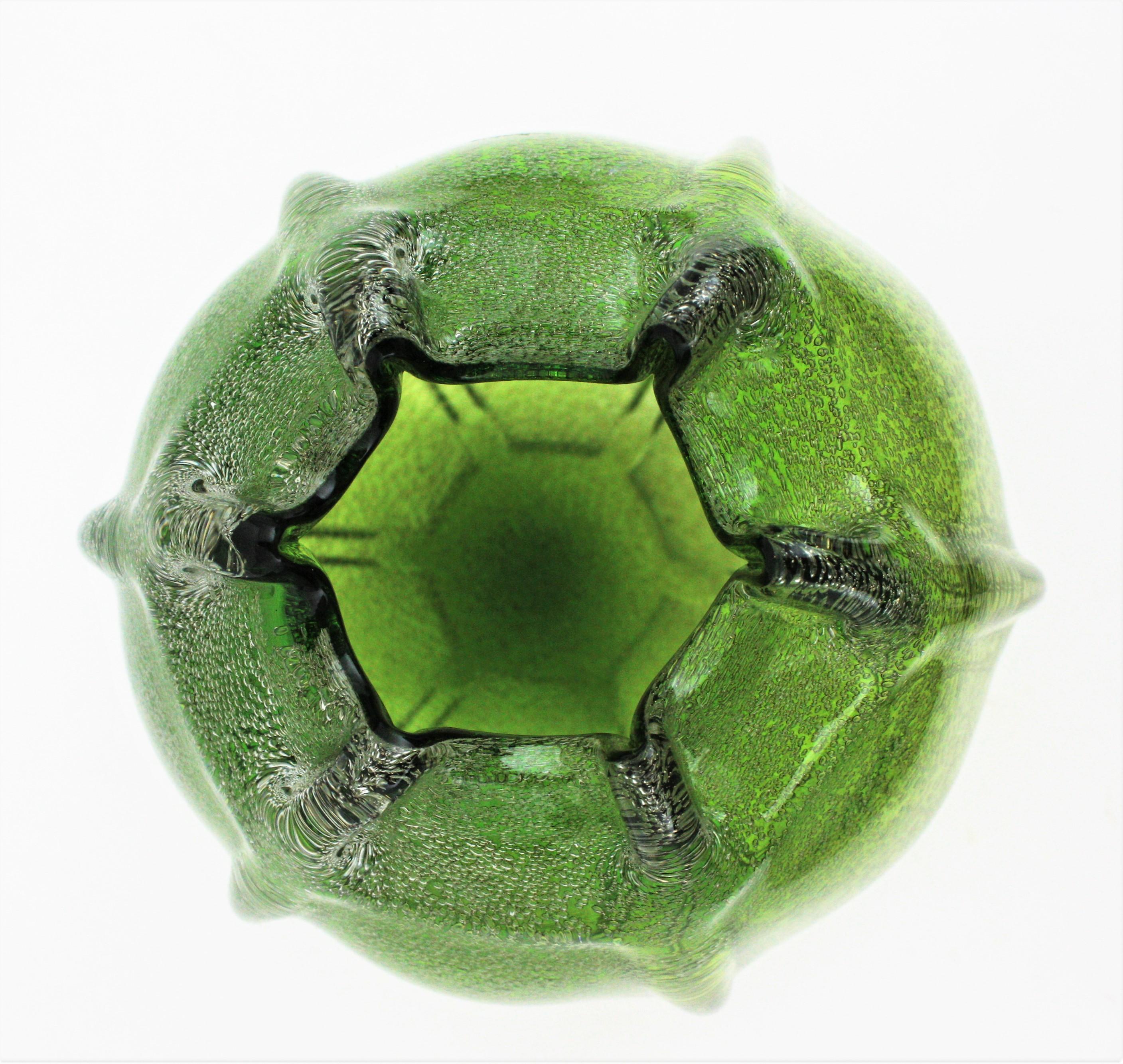 Jarrón ovoide Pulegoso de cristal de Murano verde de Archimede Seguso, años 50 en venta 5