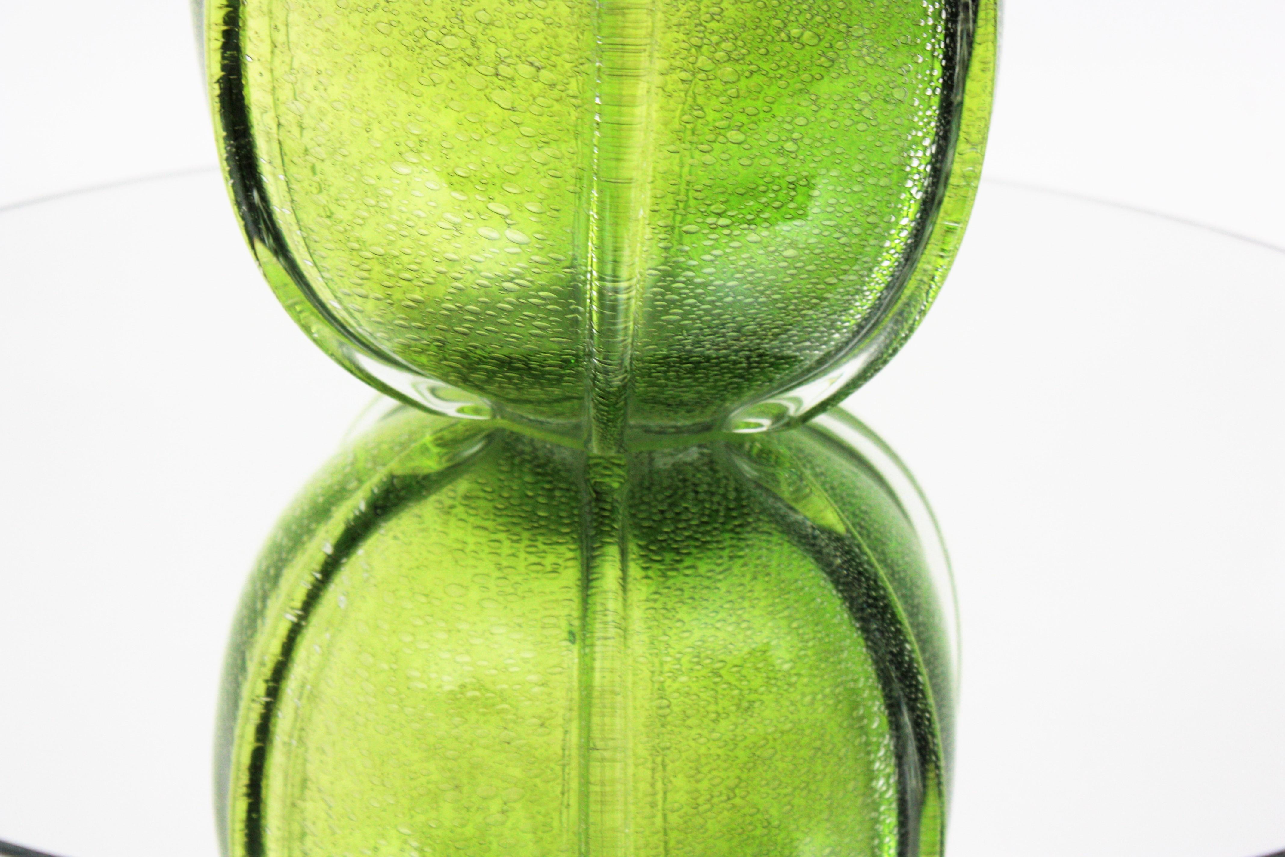 Jarrón ovoide Pulegoso de cristal de Murano verde de Archimede Seguso, años 50 en venta 8