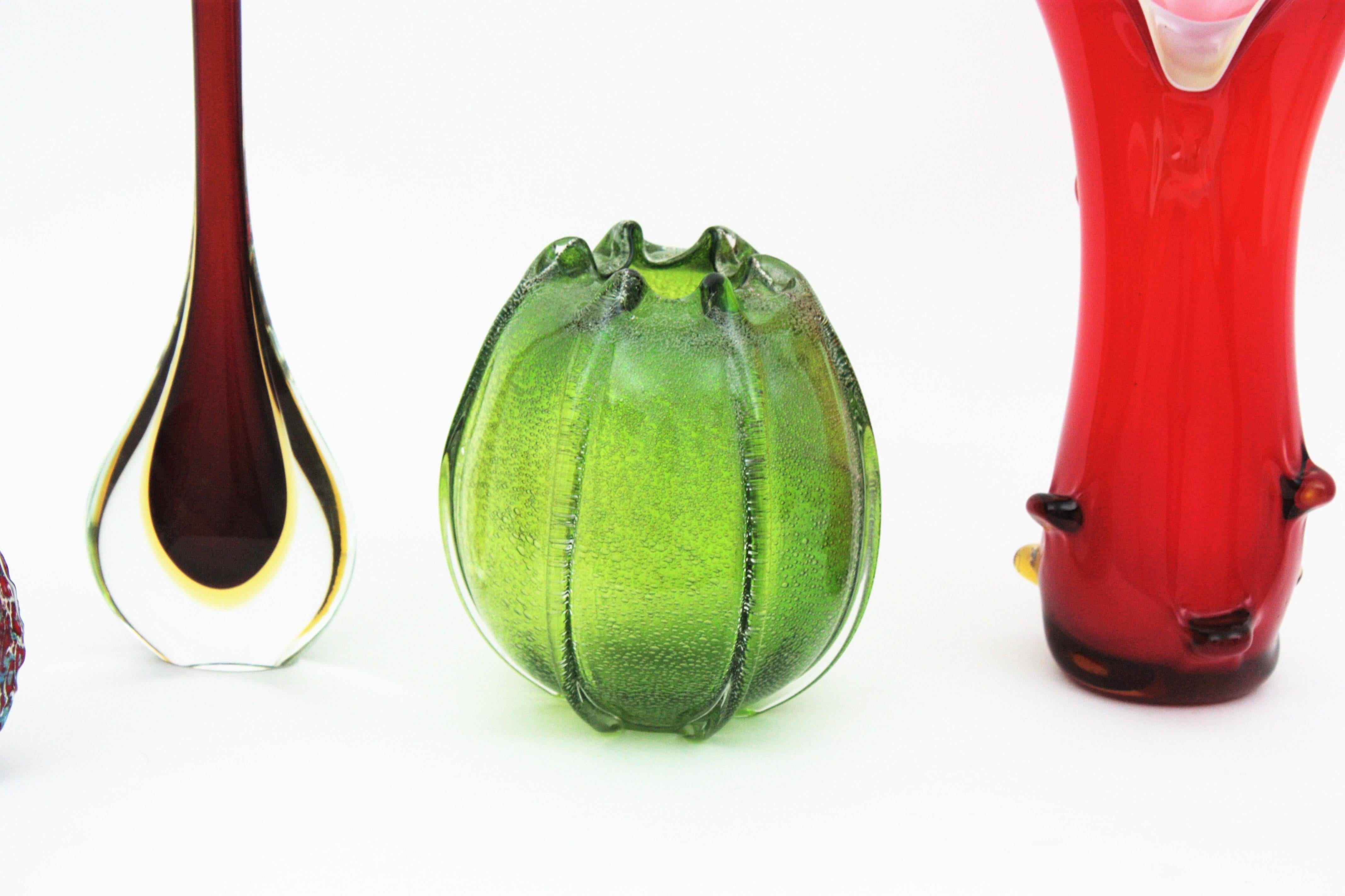 Jarrón ovoide Pulegoso de cristal de Murano verde de Archimede Seguso, años 50 Italiano en venta