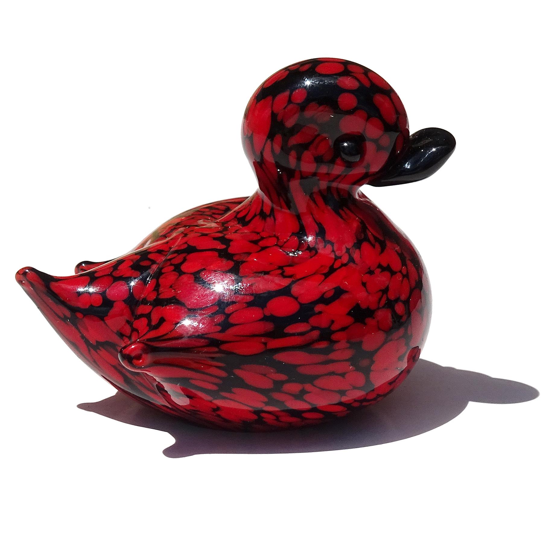 Beautiful and rare, vintage Murano hand blown red and black Italian art glass mini baby bird figurine. Documented to designer Archimede Seguso, and it still retains the original 