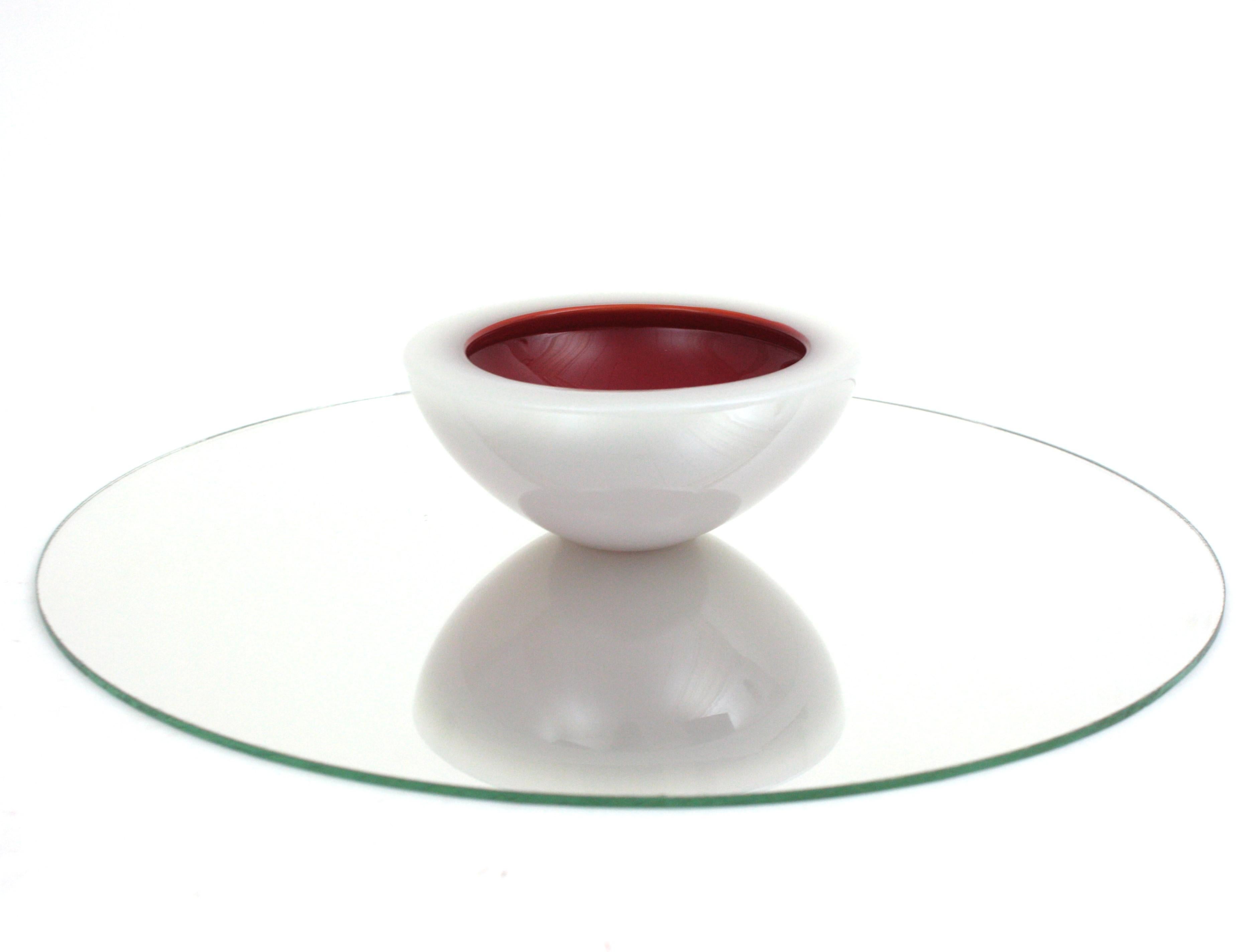 Mid-Century Modern Archimede Seguso Murano Red White Alabastro Round Geode Art Glass Bowl For Sale