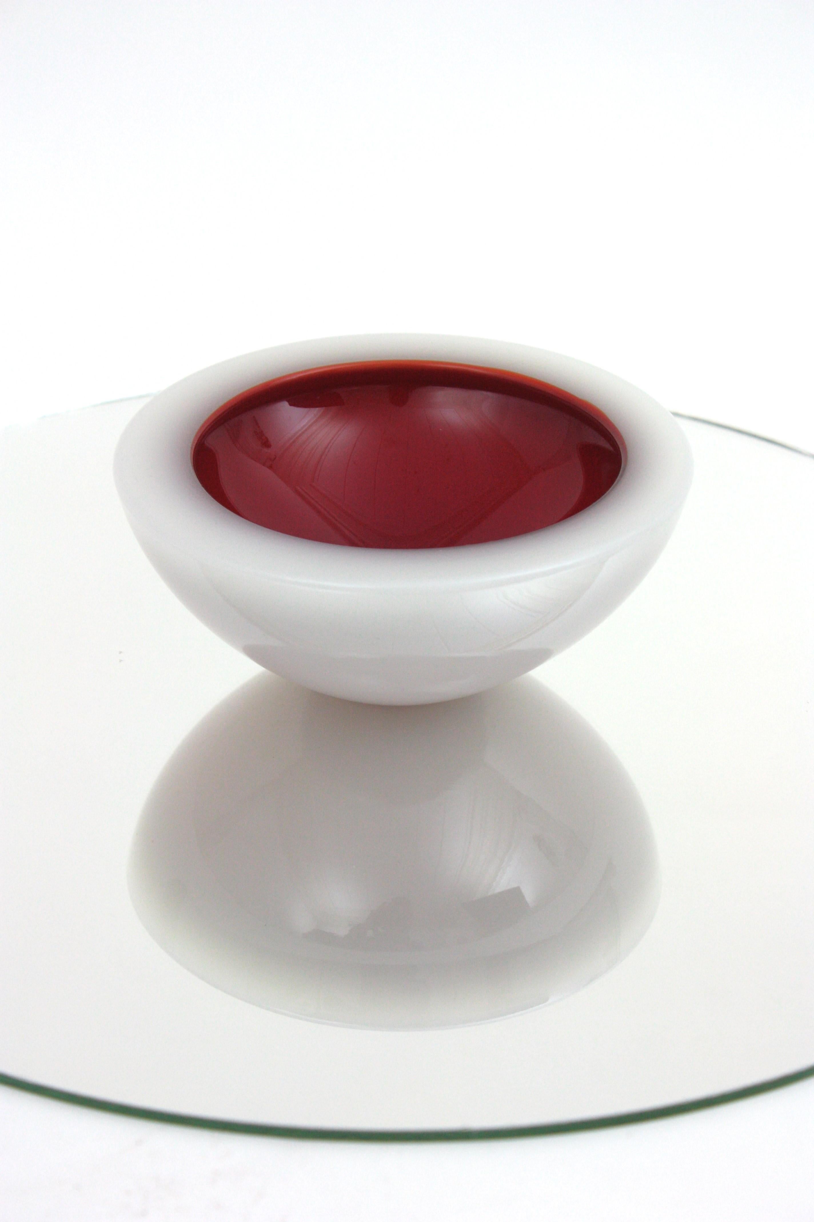 20th Century Archimede Seguso Murano Red White Alabastro Round Geode Art Glass Bowl For Sale