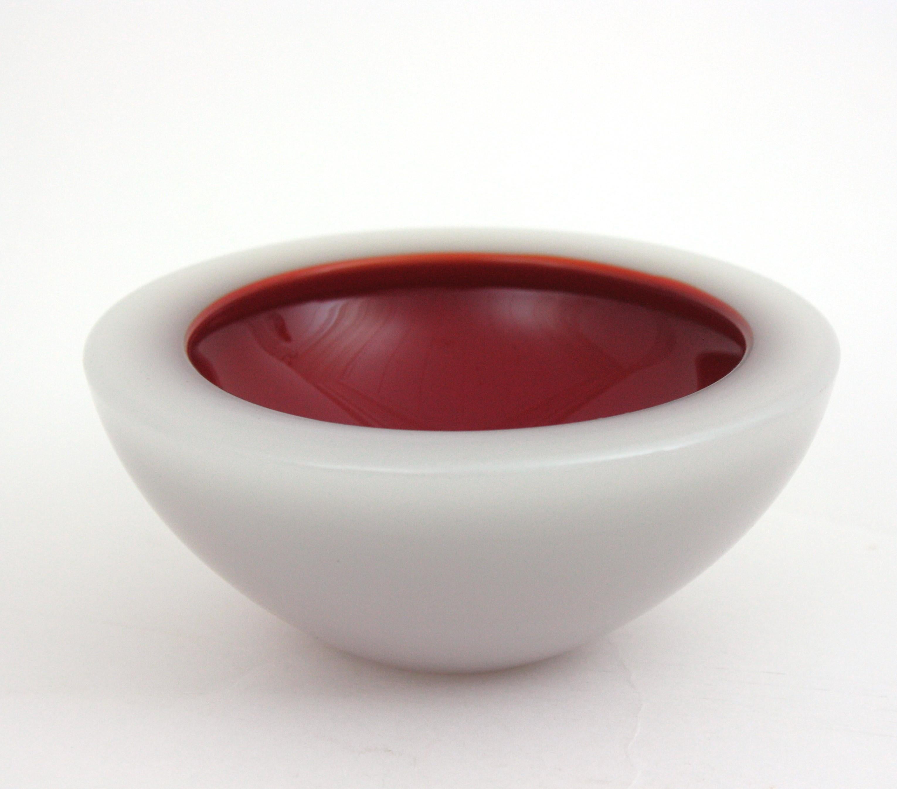 Verre Archimede Seguso Murano - Bol rond en verre d'art géométrique rouge et blanc en albâtre en vente
