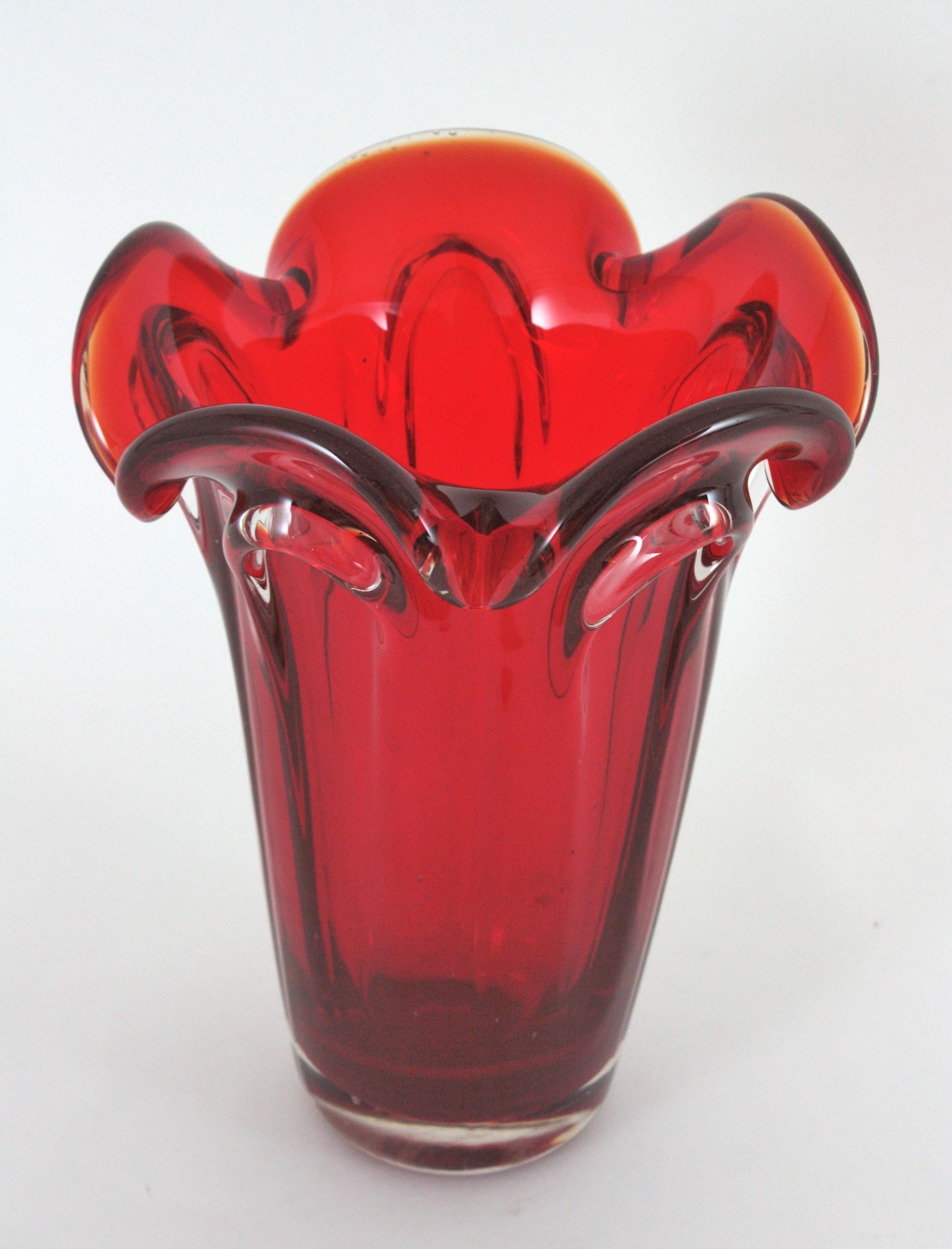 Archimede Seguso Murano Ruby Red Sommerso Glass Vase In Excellent Condition For Sale In Barcelona, ES