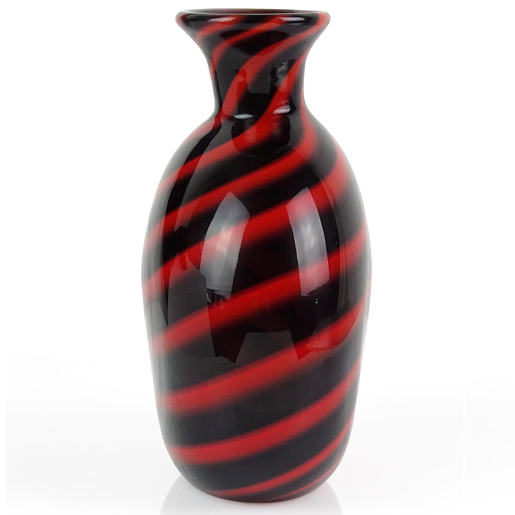 Mid-Century Modern Archimede Seguso Murano Signed Black Red Swirl Italian Art Glass Flower Vase For Sale