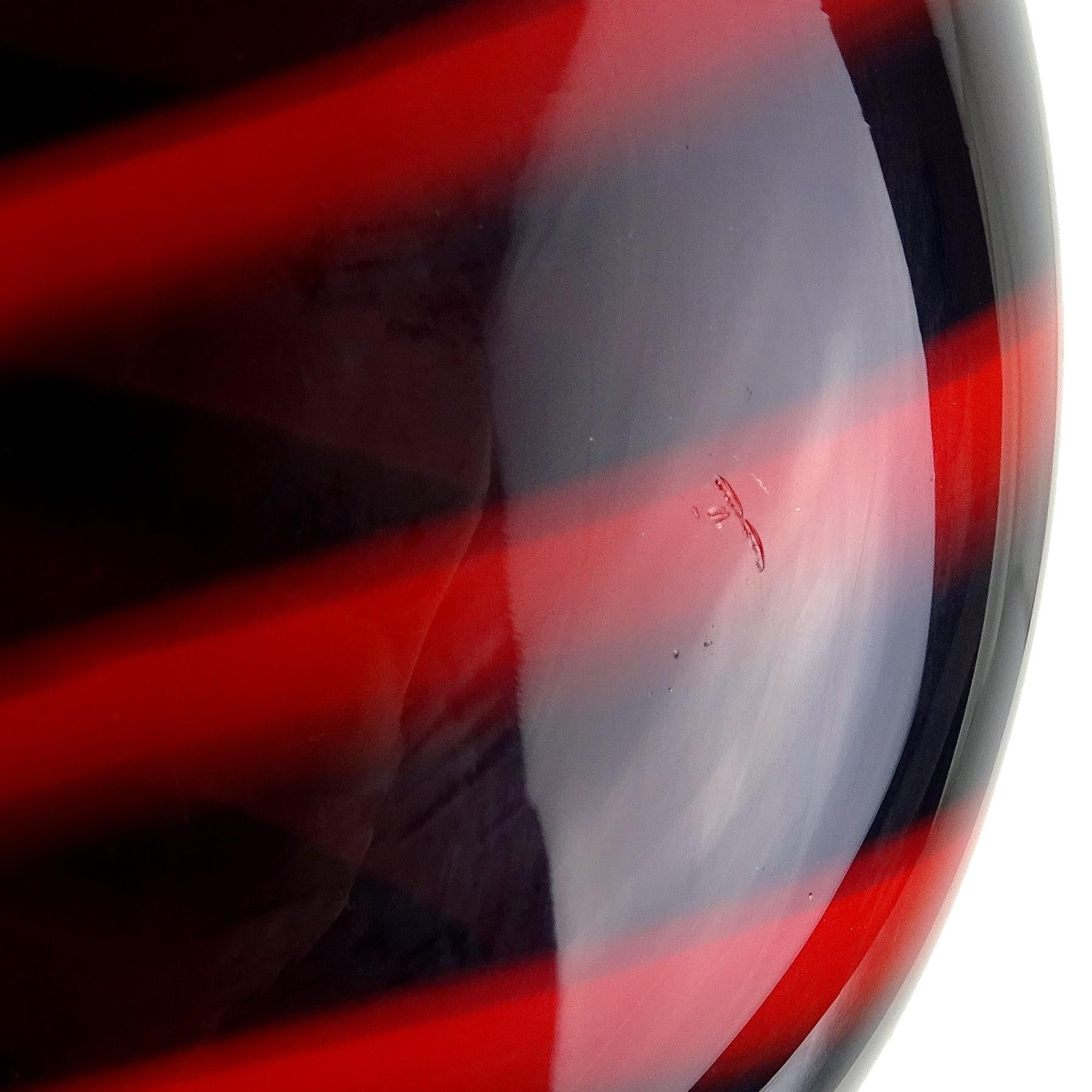 Archimede Seguso Murano Signed Black Red Swirl Italian Art Glass Flower Vase In Good Condition For Sale In Kissimmee, FL