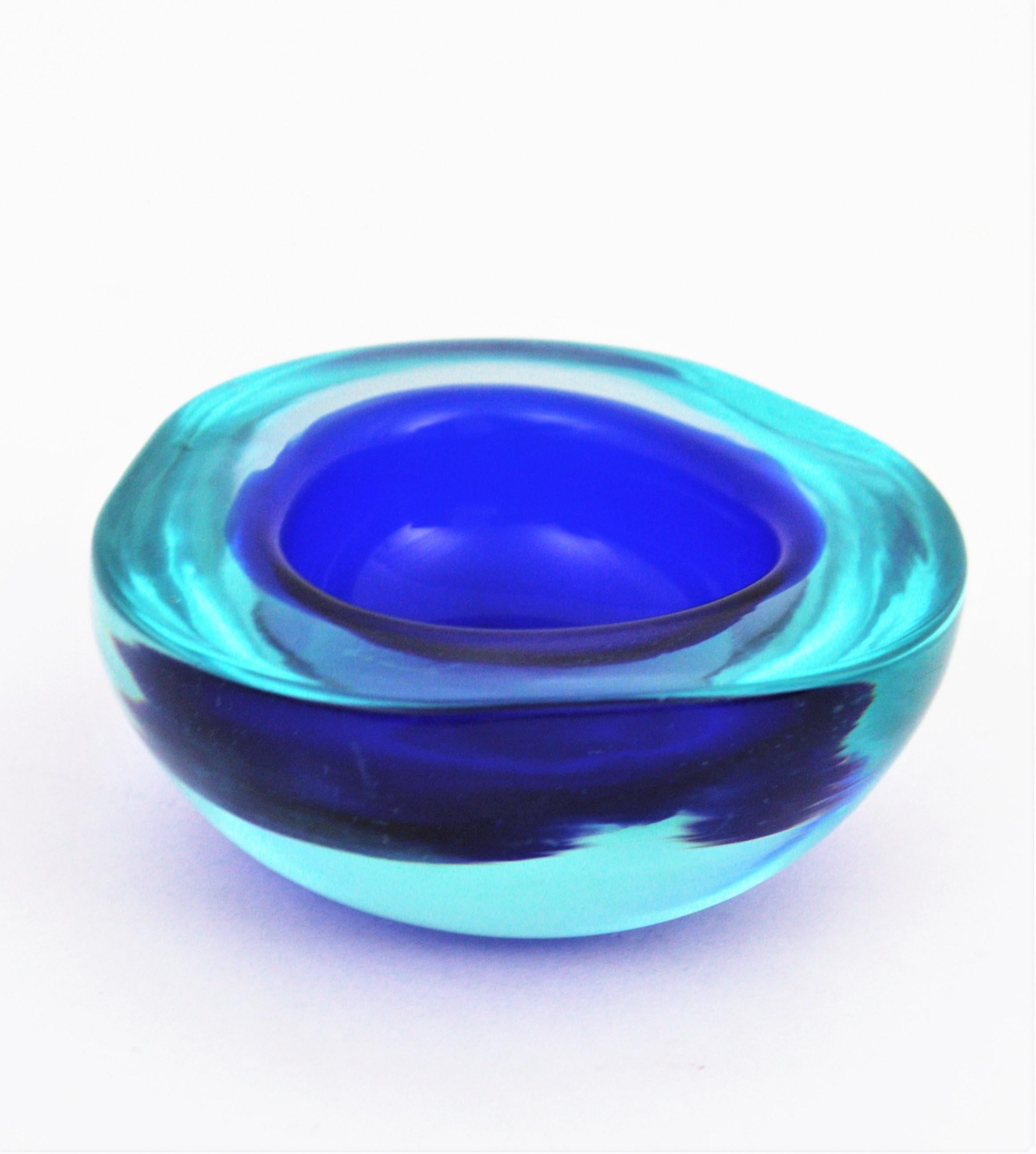 Archimede Seguso Murano Small Sommerso Blue Glass Geode Bowl, 1960s For Sale 4