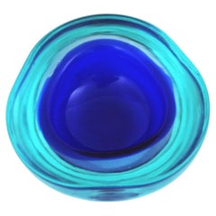 Archimede Seguso Murano Small Sommerso Blue Glass Geode Bowl, anni '60
