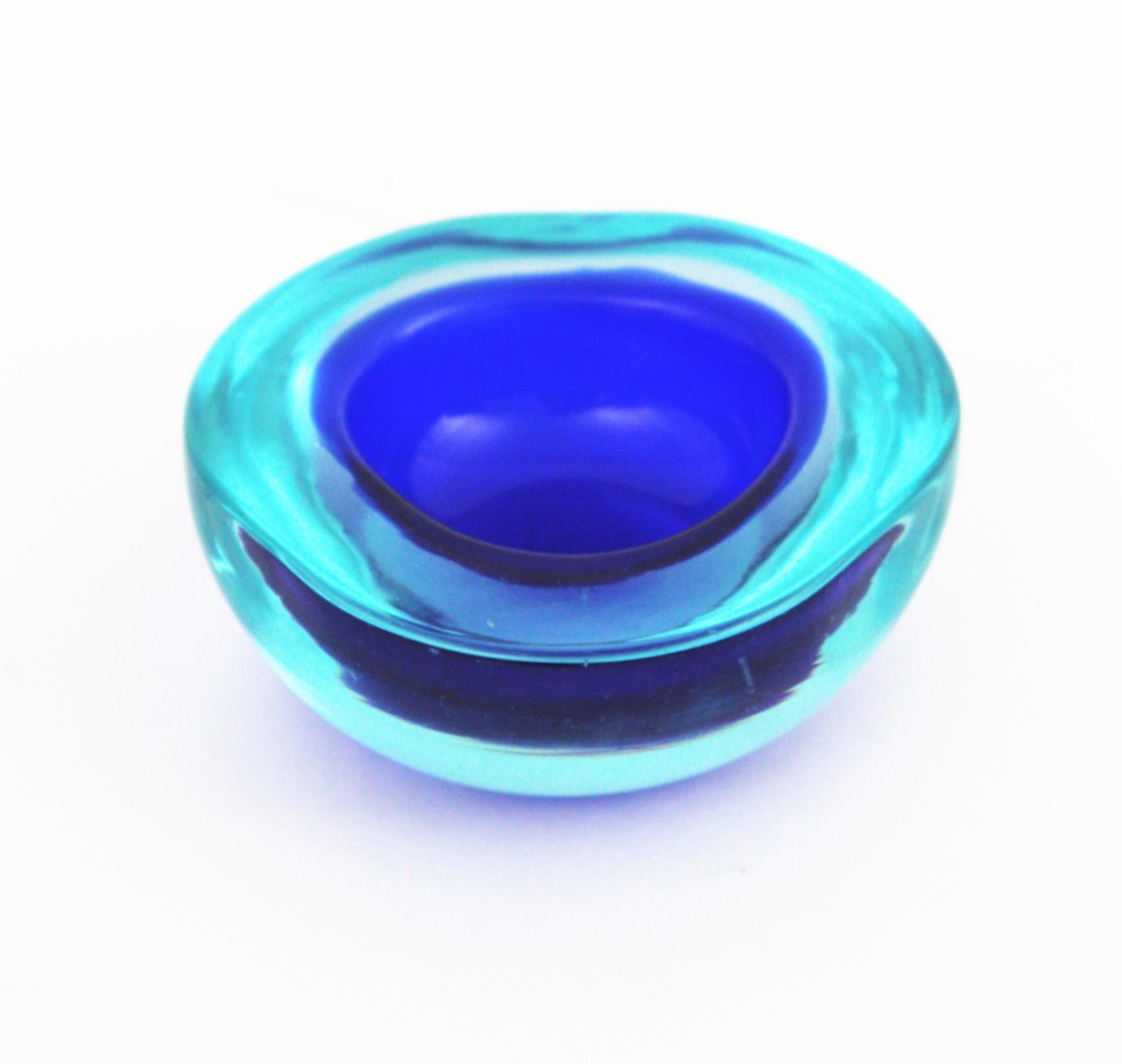 Mid-Century Modern Archimede Seguso Murano Small Sommerso Blue Glass Geode Bowl, 1960s For Sale