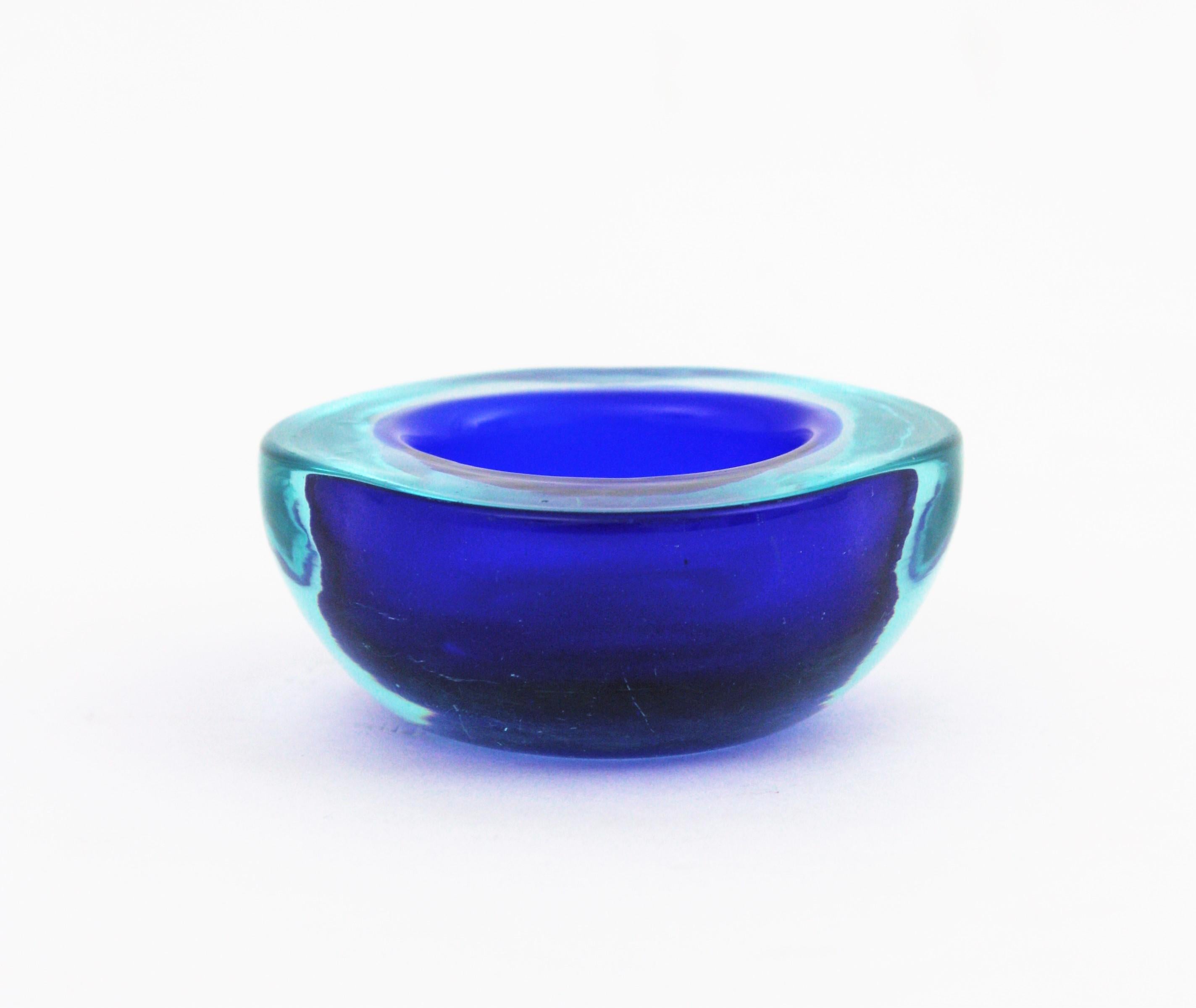 Italian Archimede Seguso Murano Small Sommerso Blue Glass Geode Bowl, 1960s For Sale