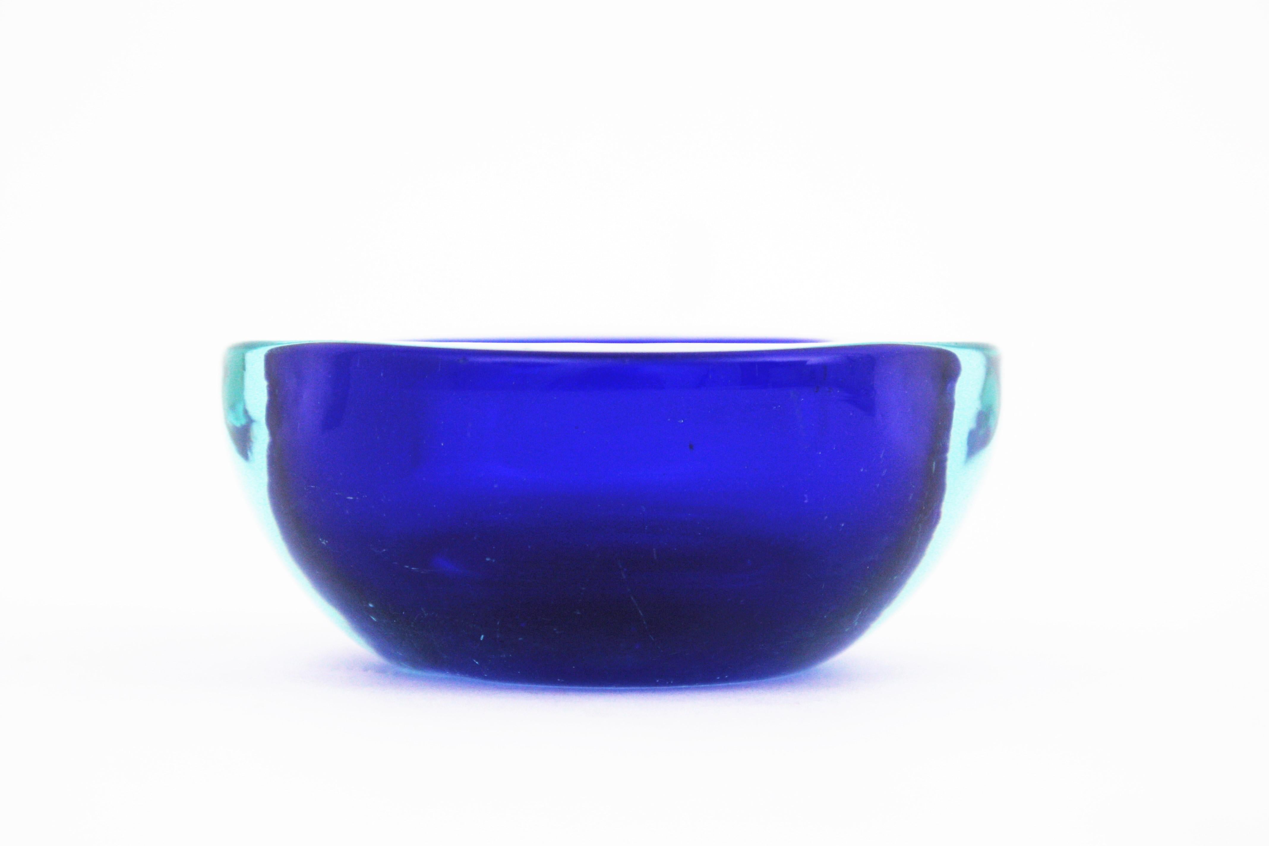 20th Century Archimede Seguso Murano Small Sommerso Blue Glass Geode Bowl, 1960s For Sale