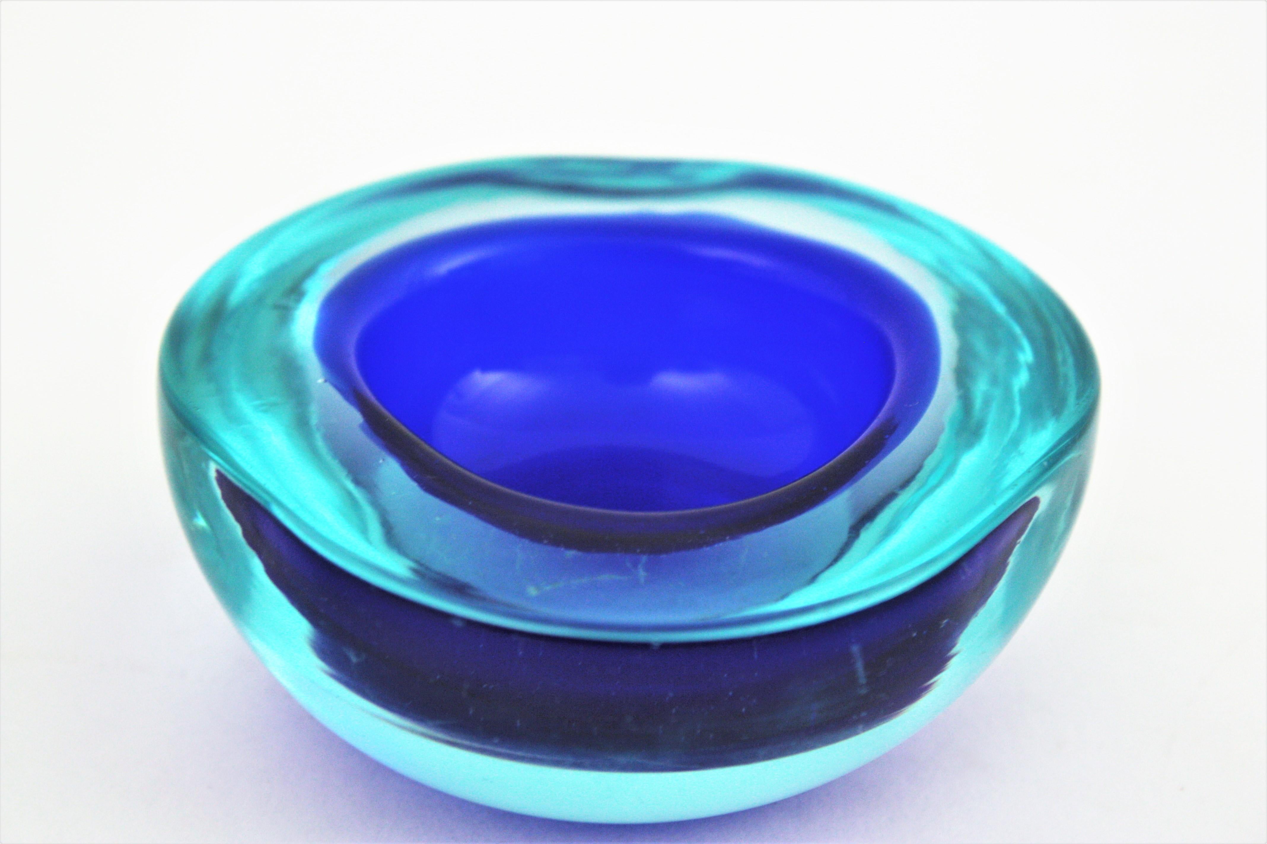 Archimede Seguso Murano Small Sommerso Blue Glass Geode Bowl, 1960s For Sale 1