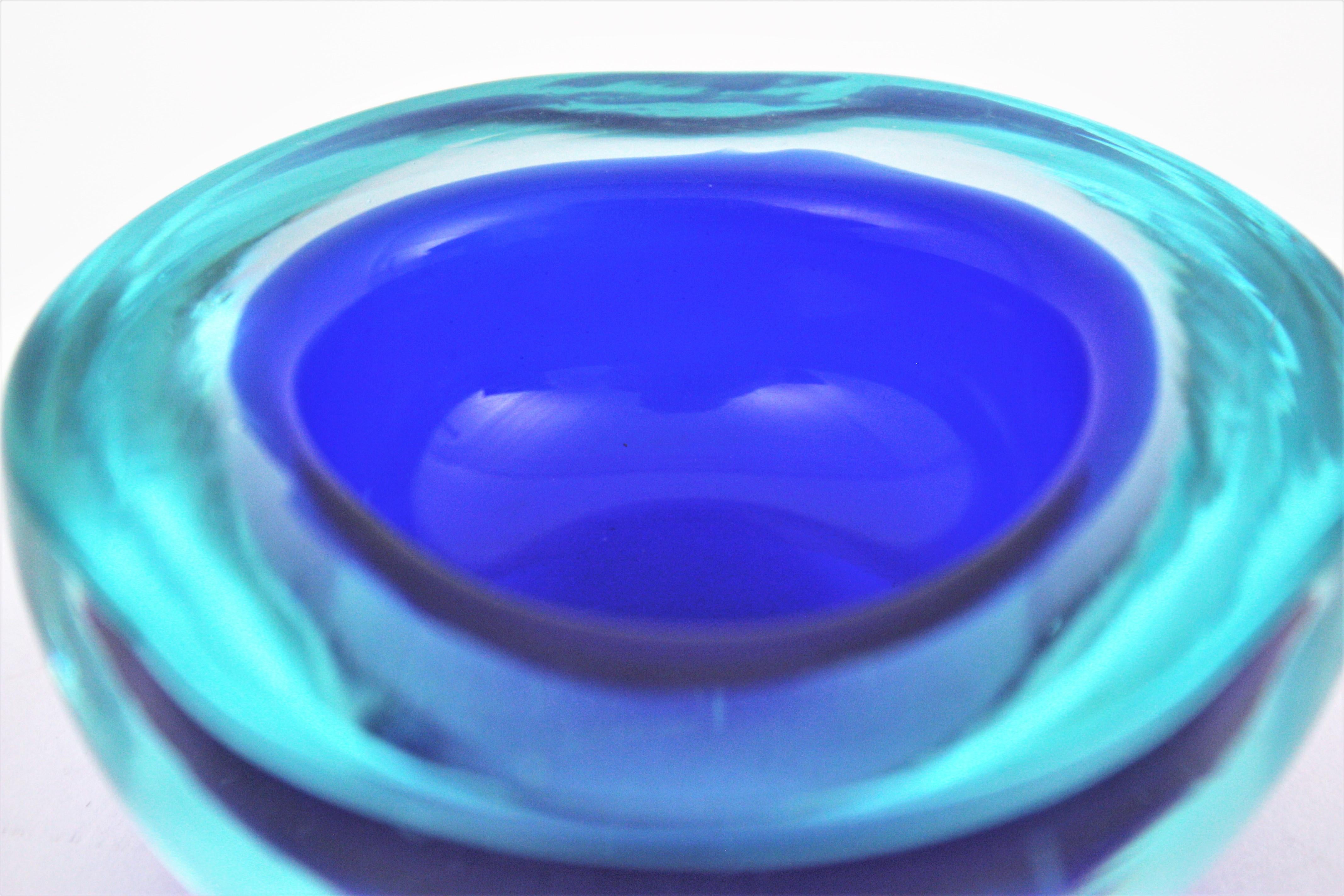 Archimede Seguso Murano Small Sommerso Blue Glass Geode Bowl, 1960s For Sale 2