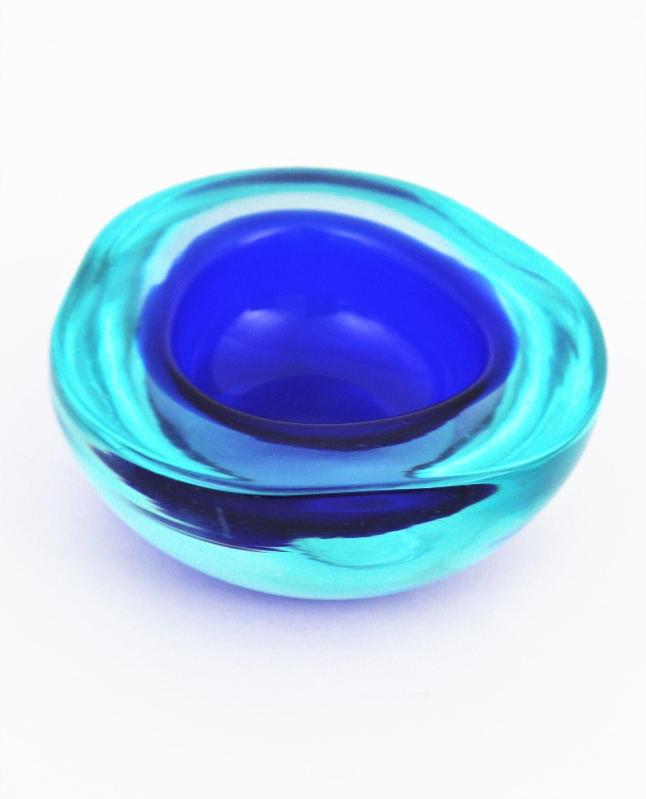 Archimede Seguso Murano Small Sommerso Blue Glass Geode Bowl, 1960s For Sale 3