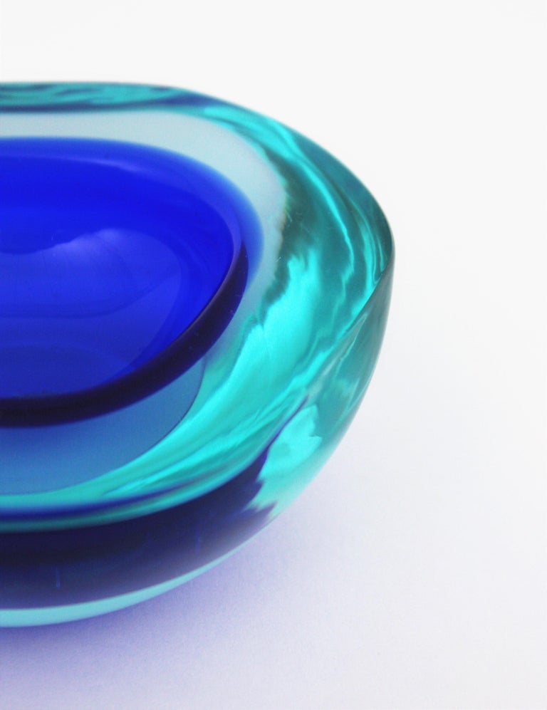 Archimede Seguso Murano Sommerso Blue Clear Glass Geode Bowl, Italy, 1960s For Sale 4