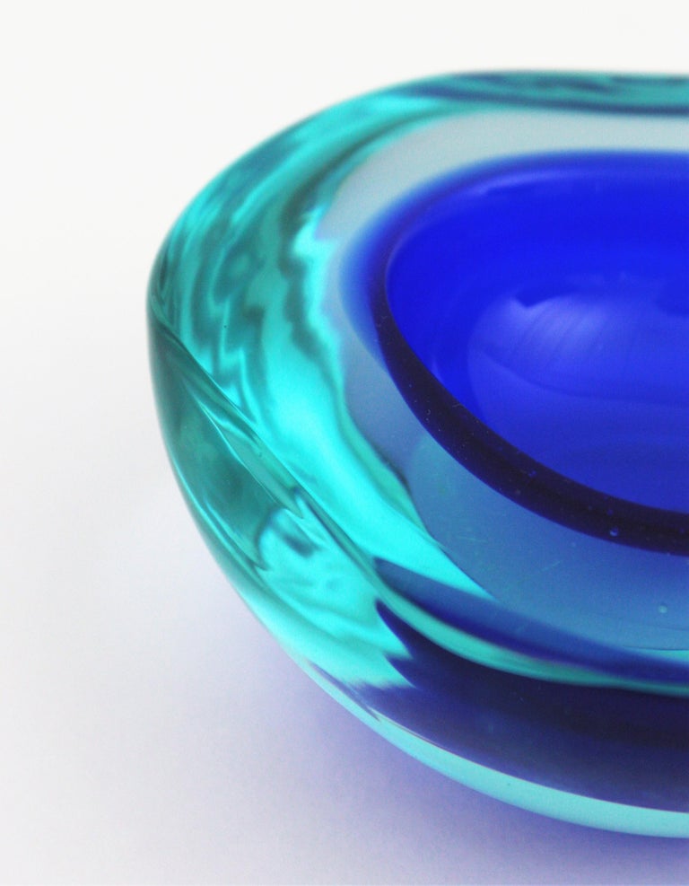 Archimede Seguso Murano Sommerso Blue Clear Glass Geode Bowl, Italy, 1960s For Sale 5