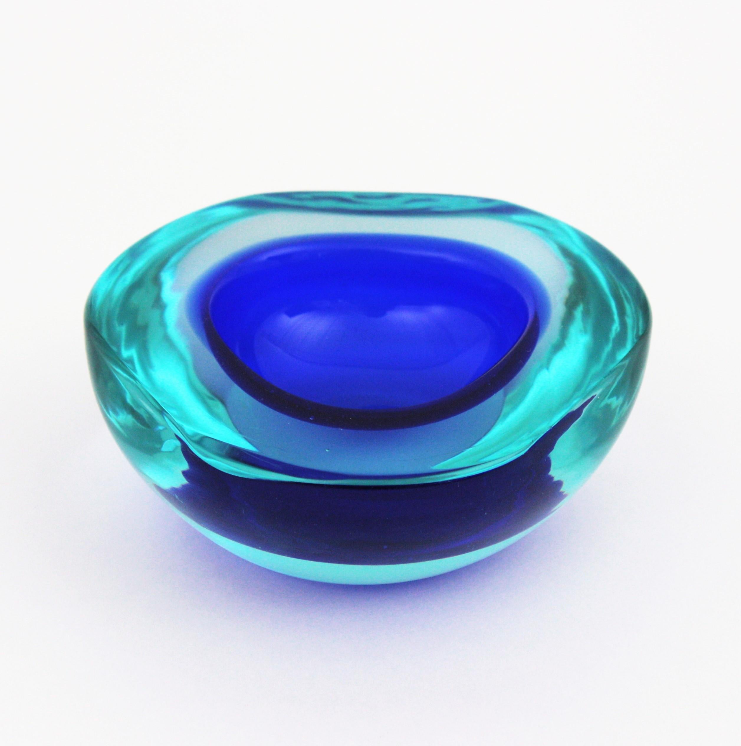 Ciotola a geode in vetro trasparente blu di Murano Seguso, Italia, anni '60 in vendita 6