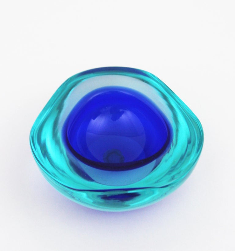 Mid-Century Modern Archimede Seguso Murano Sommerso Blue Clear Glass Geode Bowl, Italy, 1960s For Sale