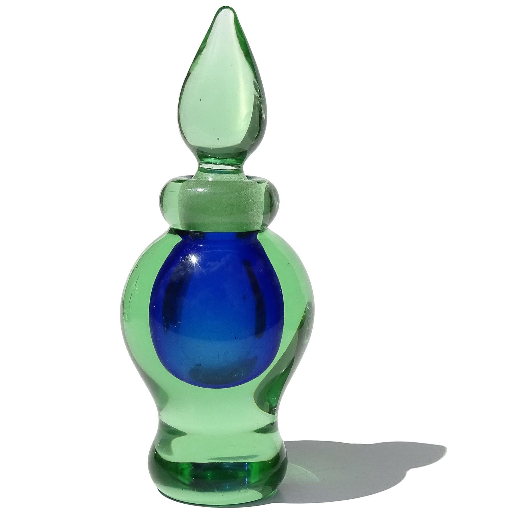 Beautiful vintage Murano hand blown Sommerso green over cobalt blue Italian art glass perfume bottle. Documented to designer Archimede Seguso, with original 