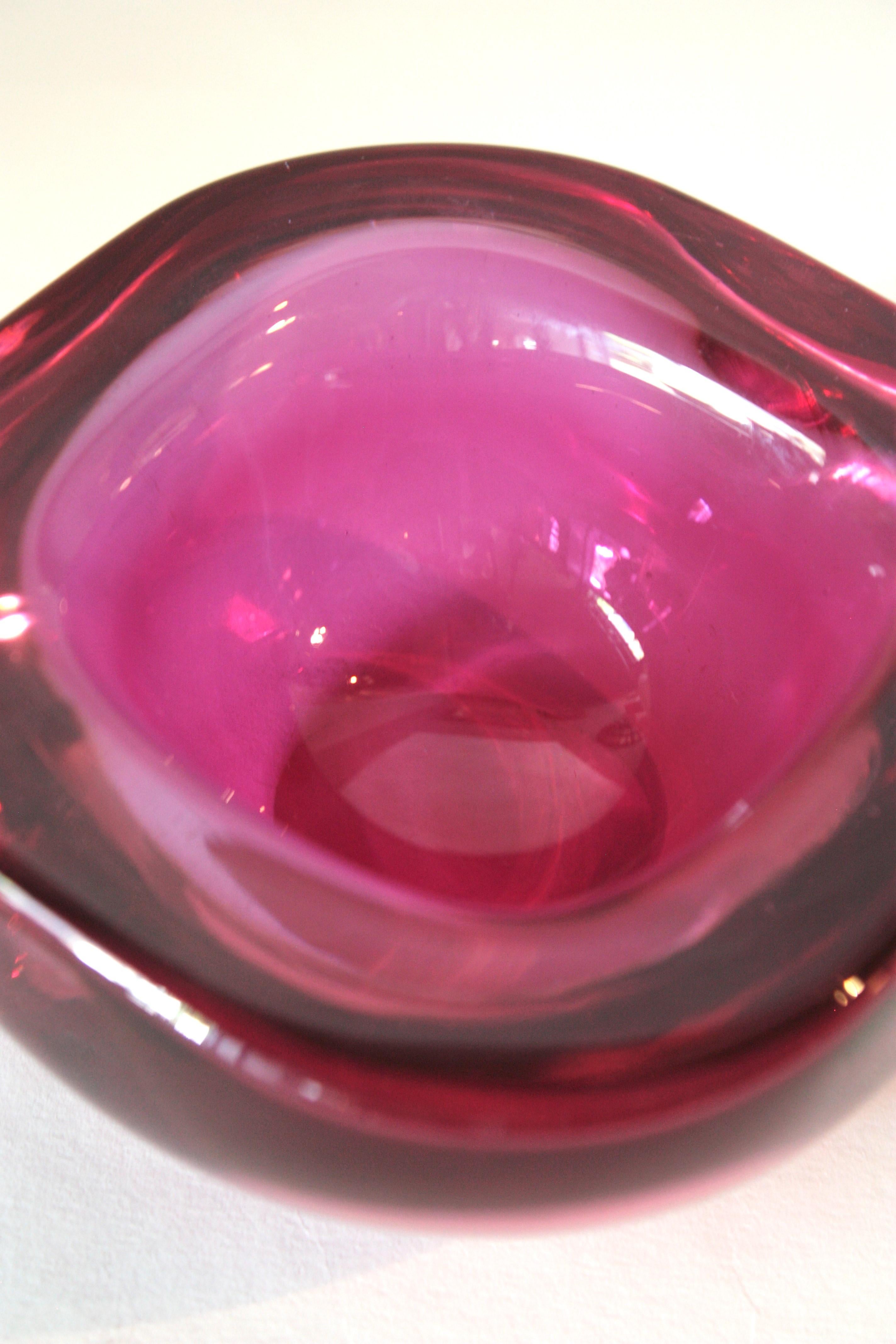 Archimede Seguso Murano Sommerso, bol carré en verre géométrique rose pourpre en vente 1
