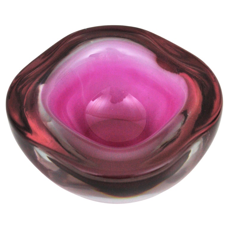 Hand blown Murano Sommerso square shaped geode bowl in purple pink fuchsia and clear glass . Italy, 1960s.
Eyecatching colors in shades of pink and purple using the 