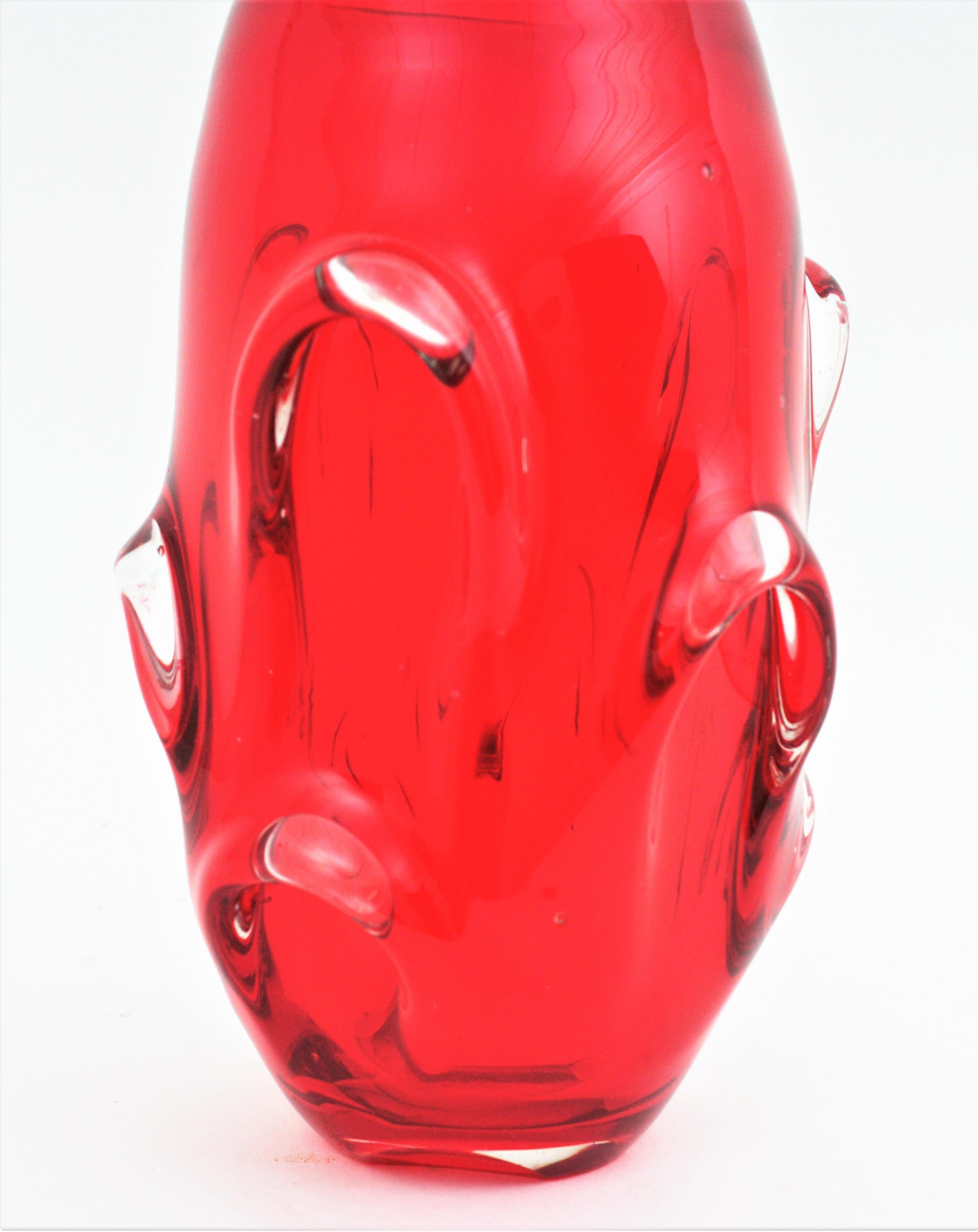 Archimede Seguso Murano Sommerso Red Art Glass Vase with Pulled Details For Sale 3