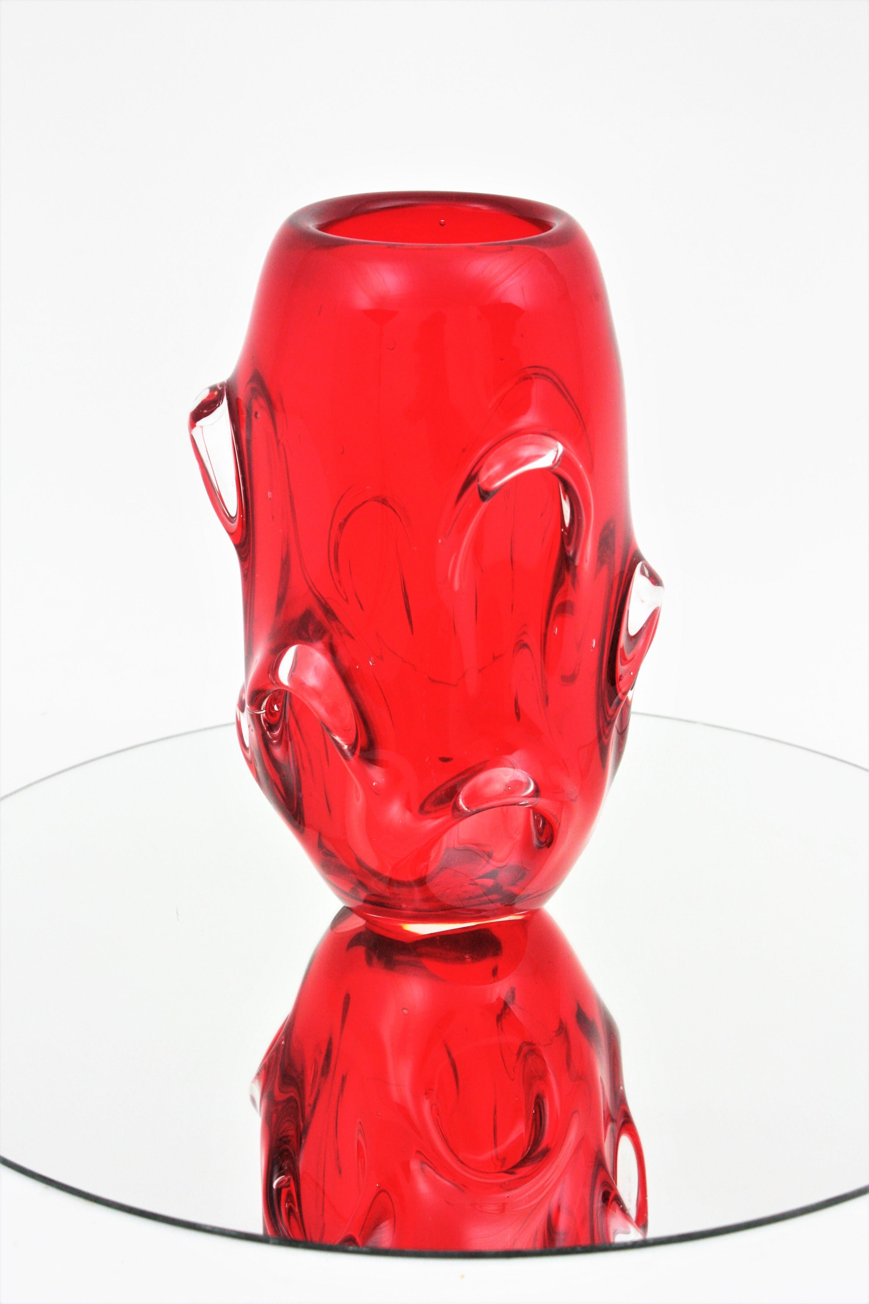 Archimede Seguso Murano Sommerso Red Art Glass Vase with Pulled Details For Sale 4