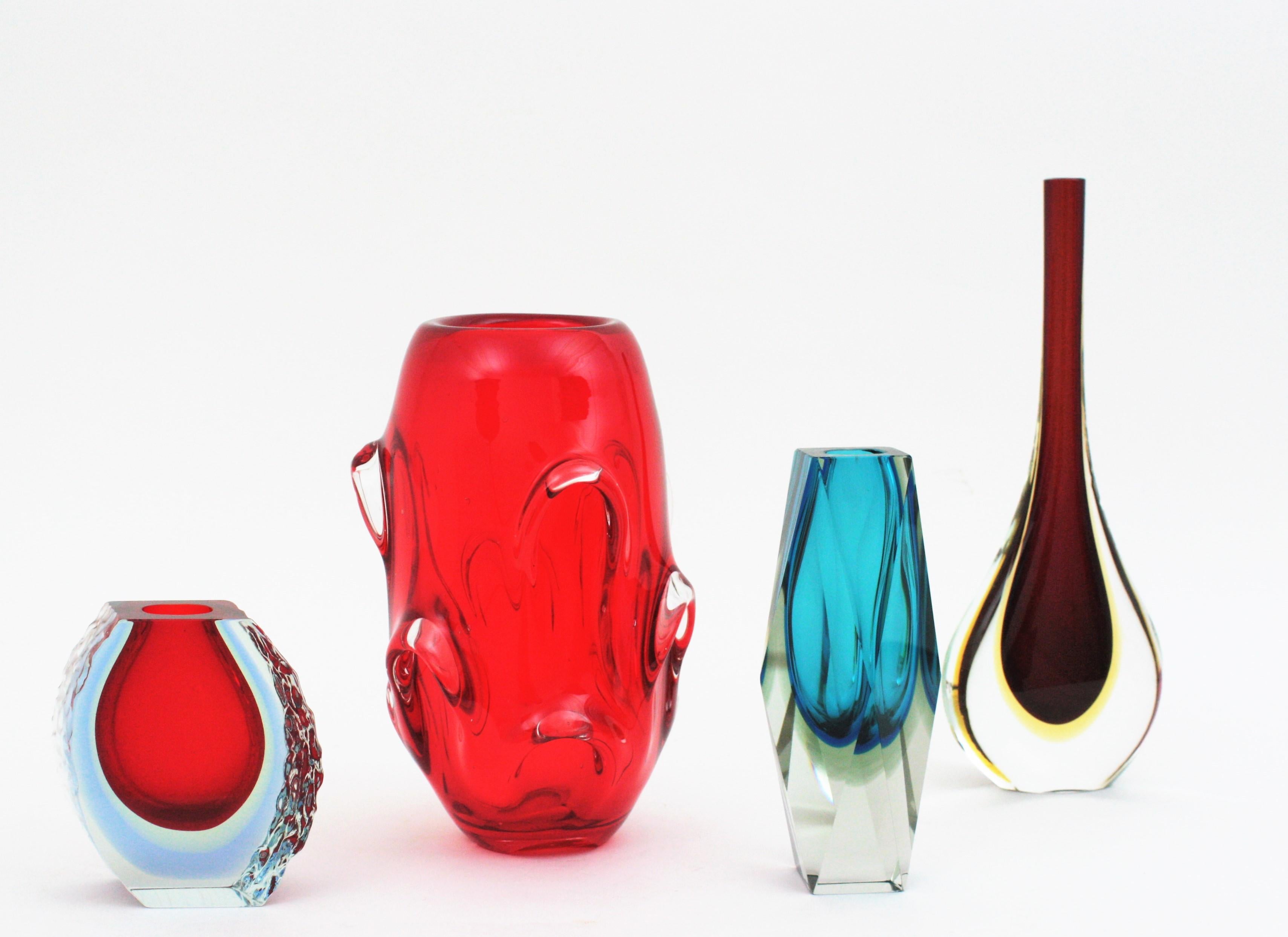 Italian Archimede Seguso Murano Sommerso Red Art Glass Vase with Pulled Details For Sale