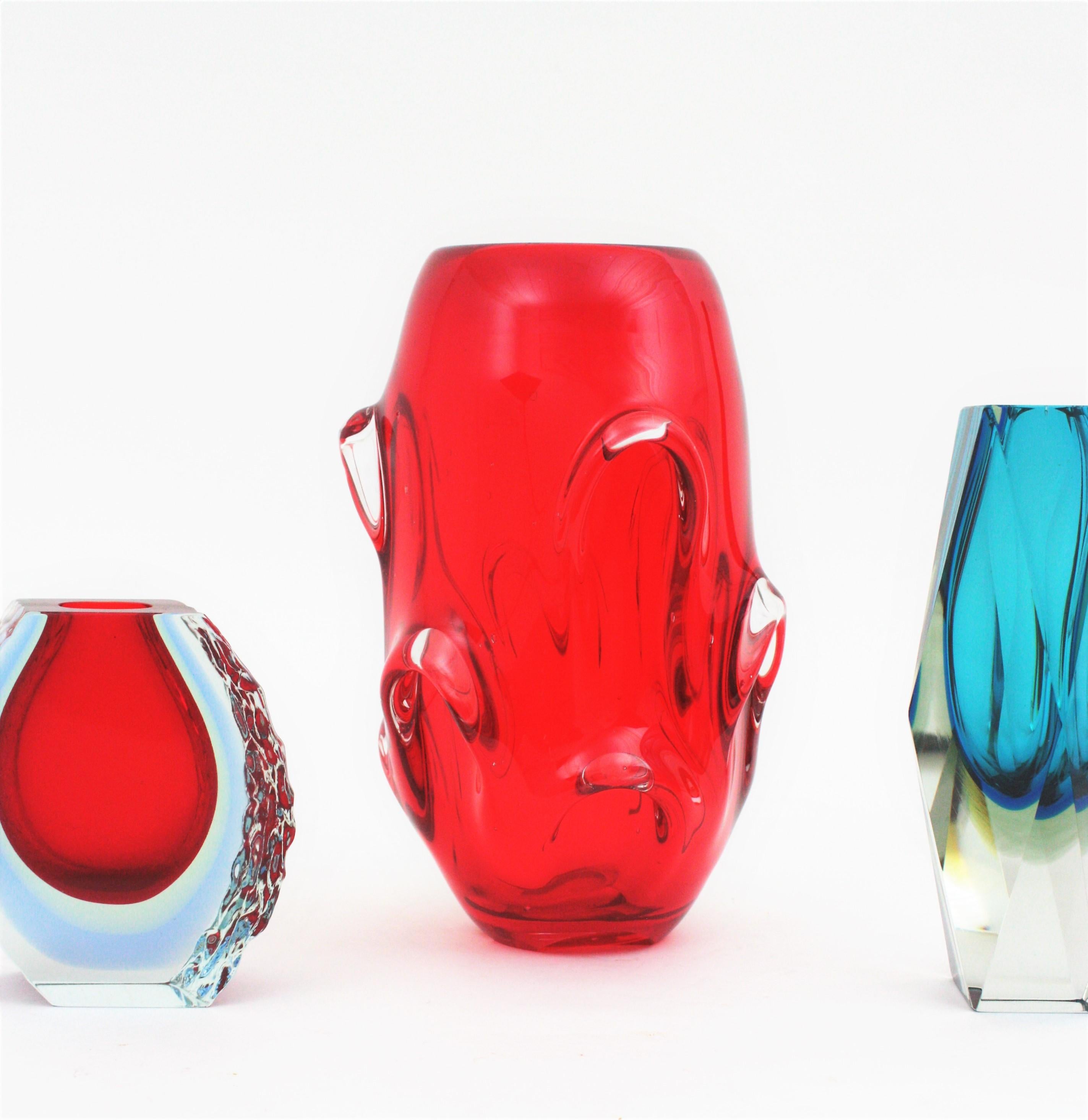Archimede Seguso Murano Sommerso Rote Kunstglasvase mit gezogenen Details (Glaskunst) im Angebot