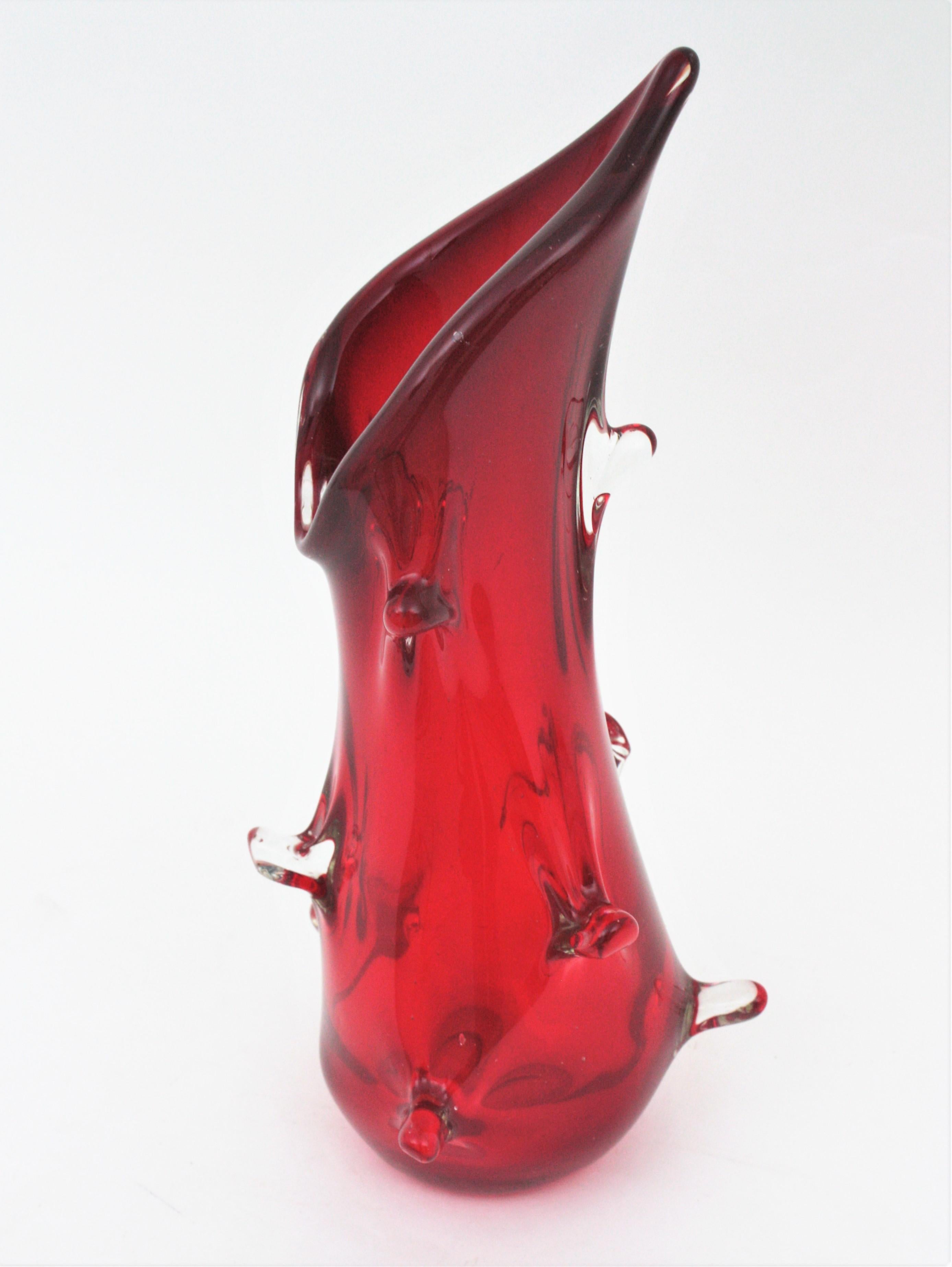 Archimede Seguso Murano Sommerso Red Iridiscent Art Glass Vase, 1960s For Sale 4