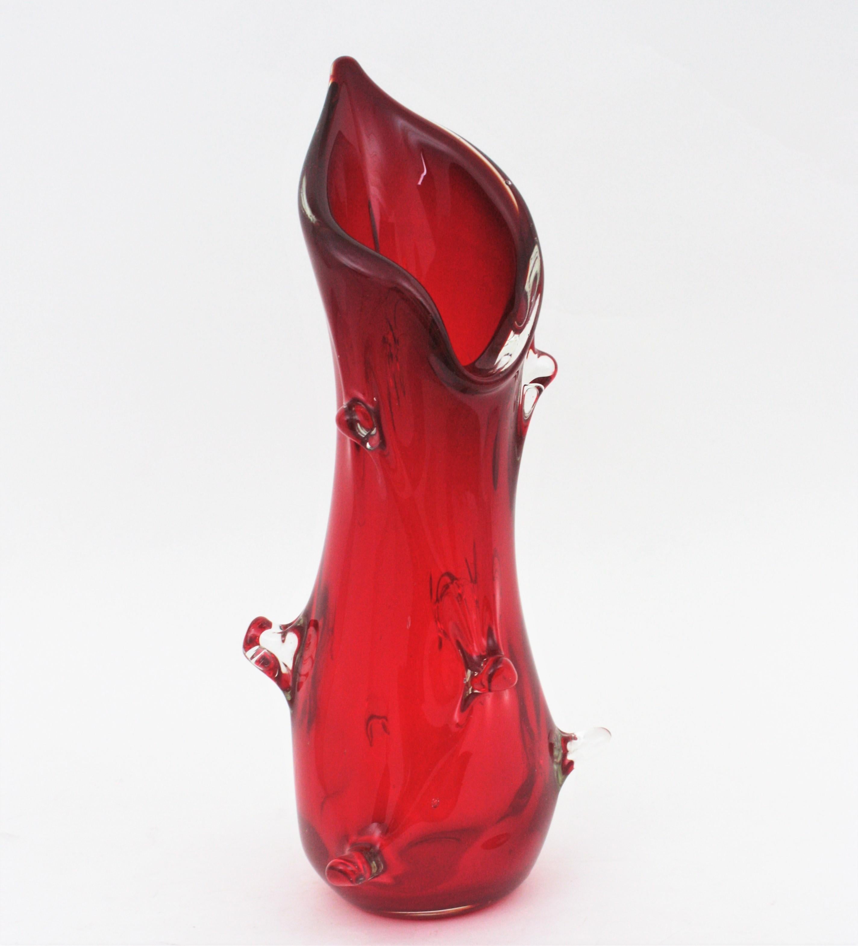 Archimede Seguso Murano Sommerso Red Iridiscent Art Glass Vase, 1960s In Good Condition For Sale In Barcelona, ES