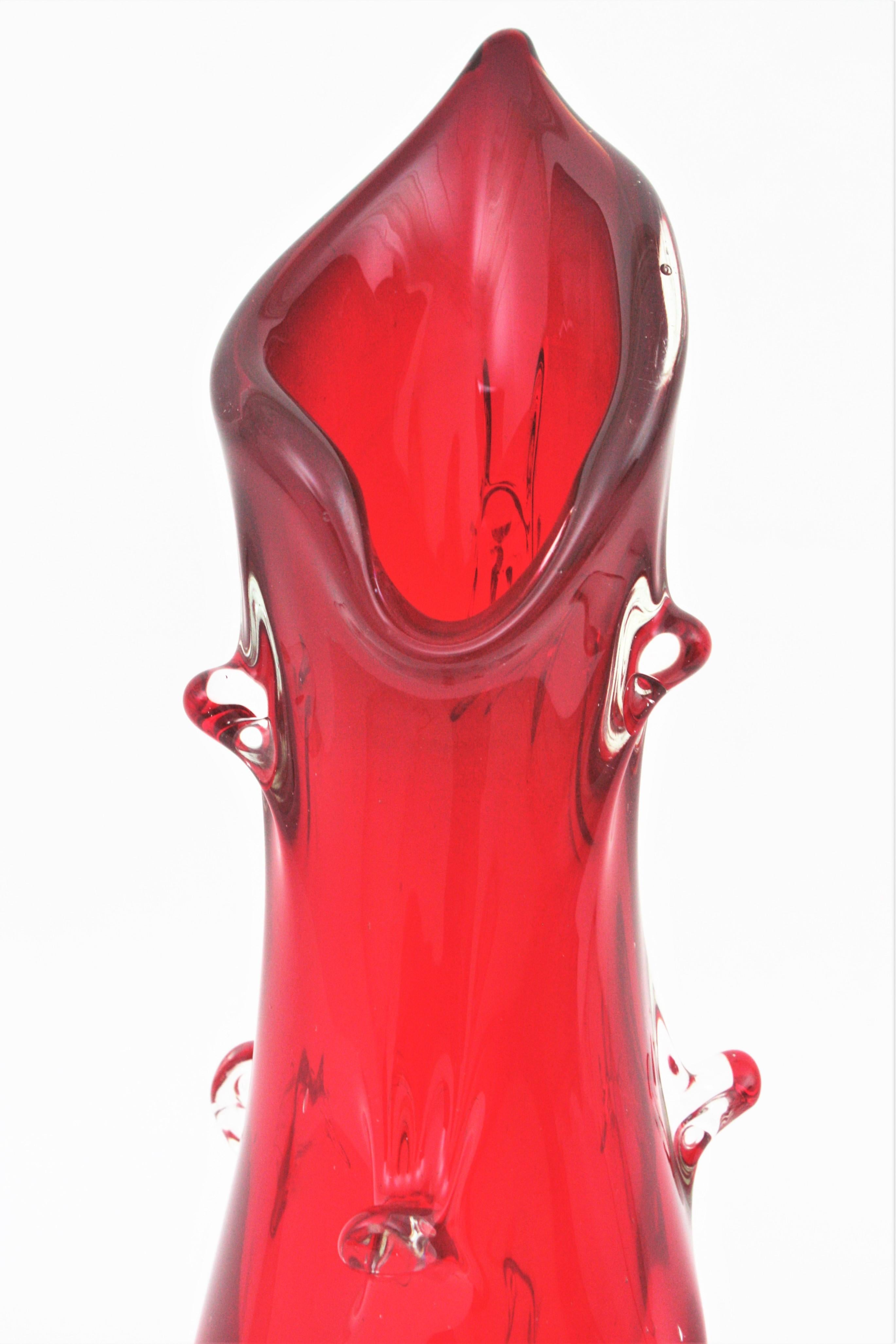 Archimede Seguso Murano Sommerso Red Iridiscent Art Glass Vase, 1960s For Sale 1