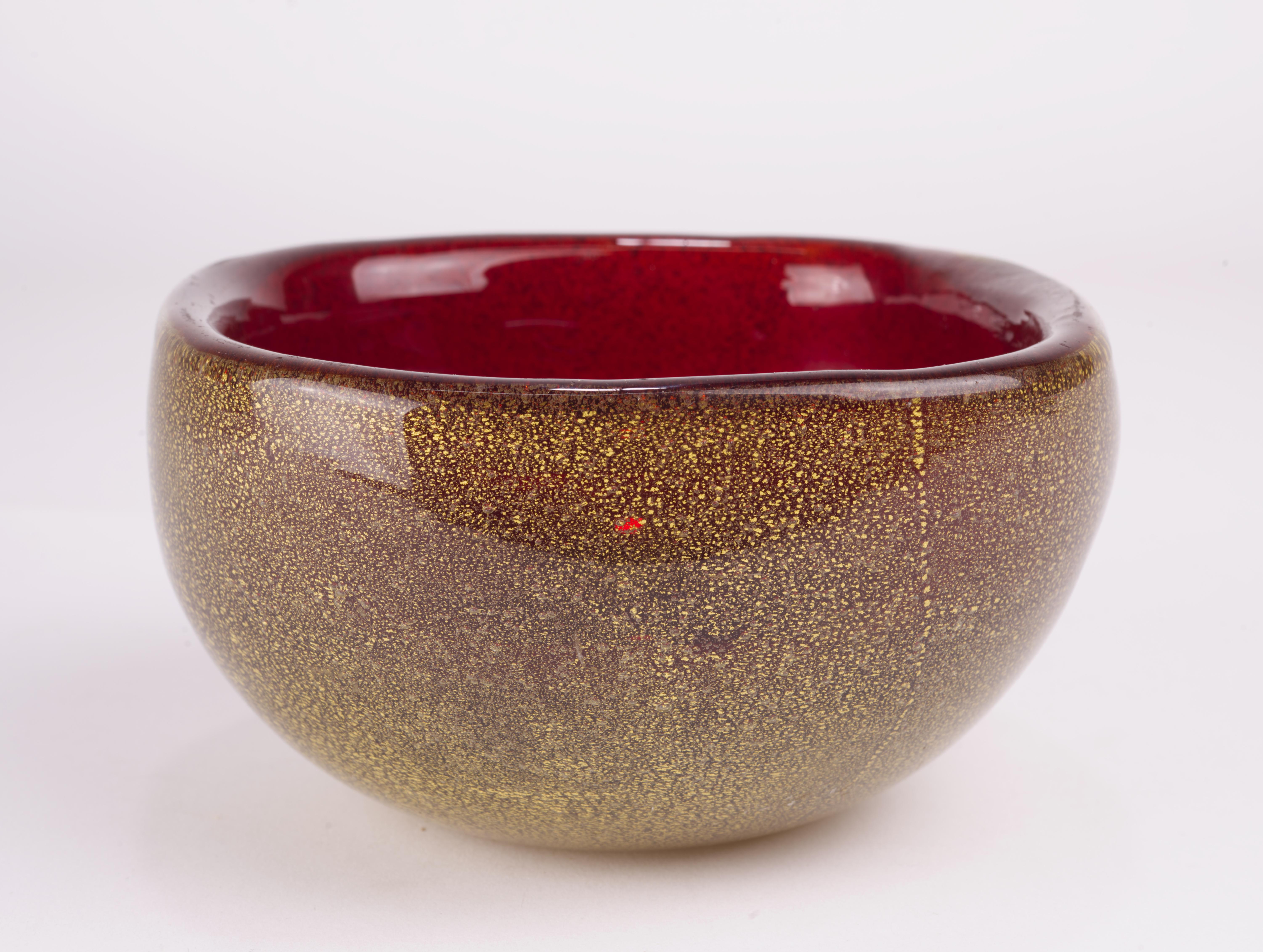 Archimede Seguso Murano Square Polveri Bowl Red with Gold Glass 1950s In Good Condition For Sale In Clifton Springs, NY