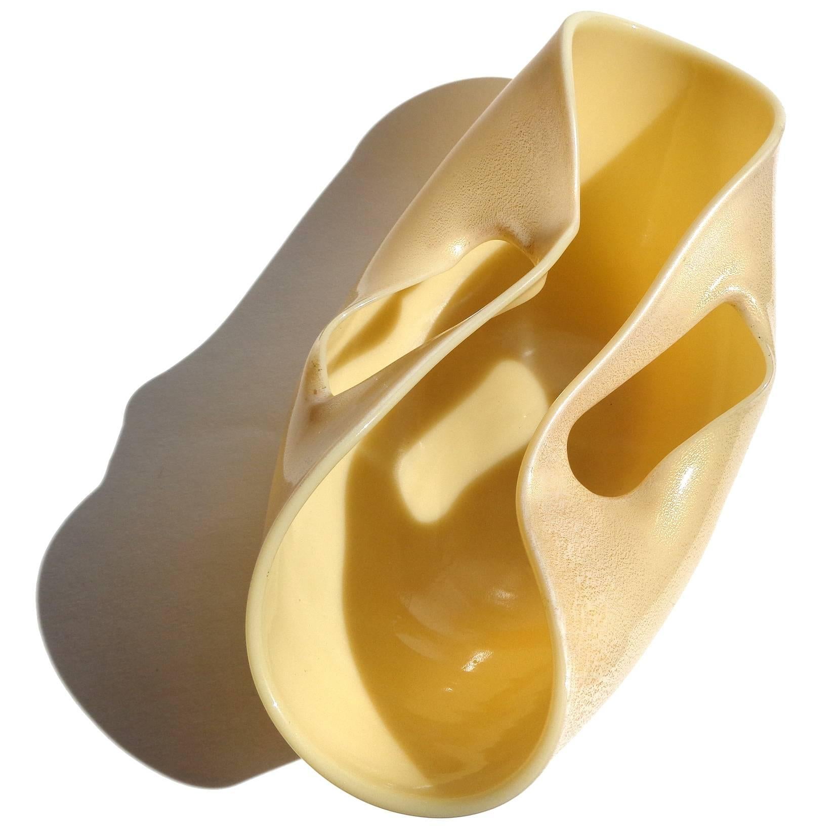 Mid-Century Modern Archimede Seguso - Bol sculptural en verre d'art italien de Murano à mouchetures d'or jaune en vente