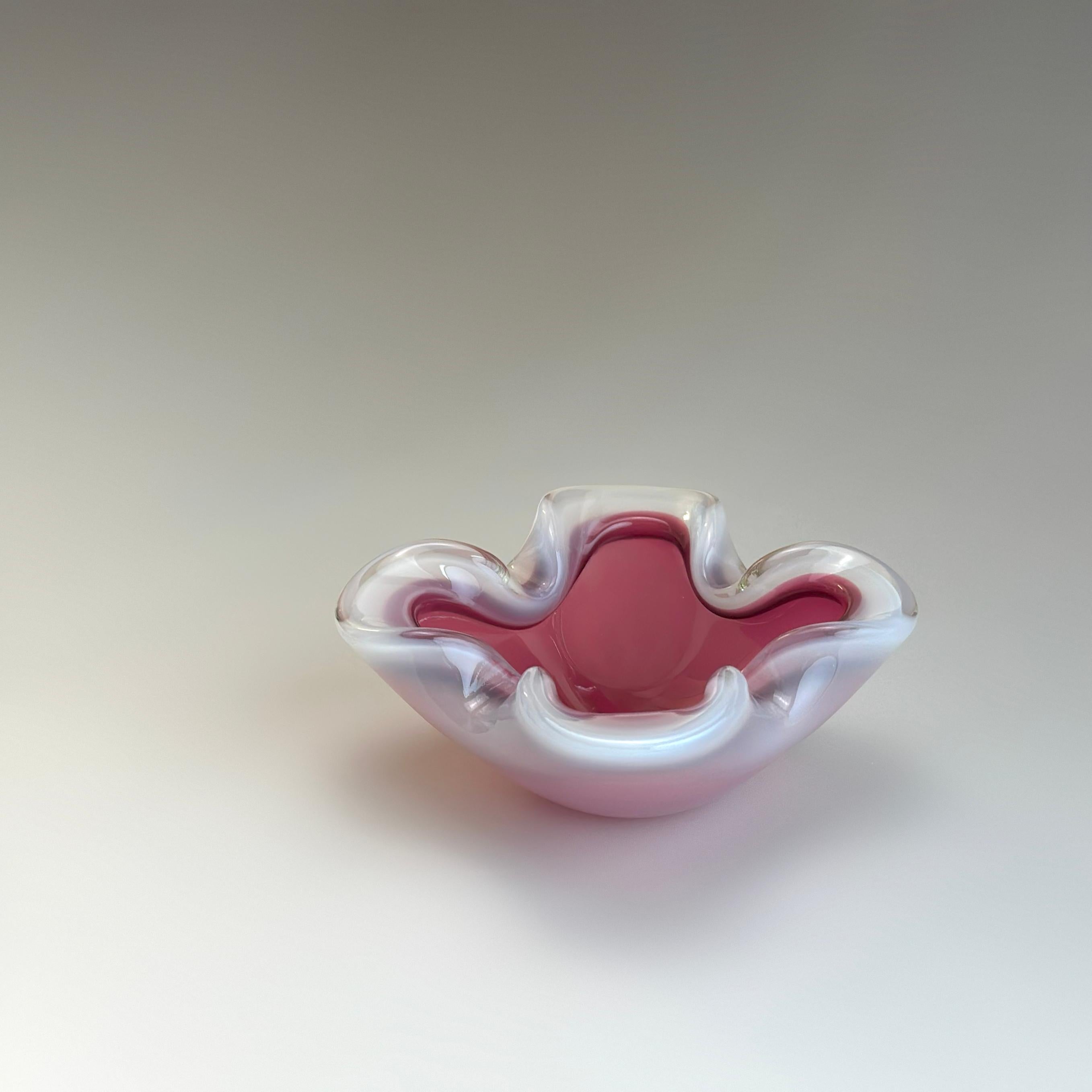 Hand-Crafted Archimede Seguso Pink and White Alabastro Sommerso Glass Bowl, Murano, 1960s For Sale