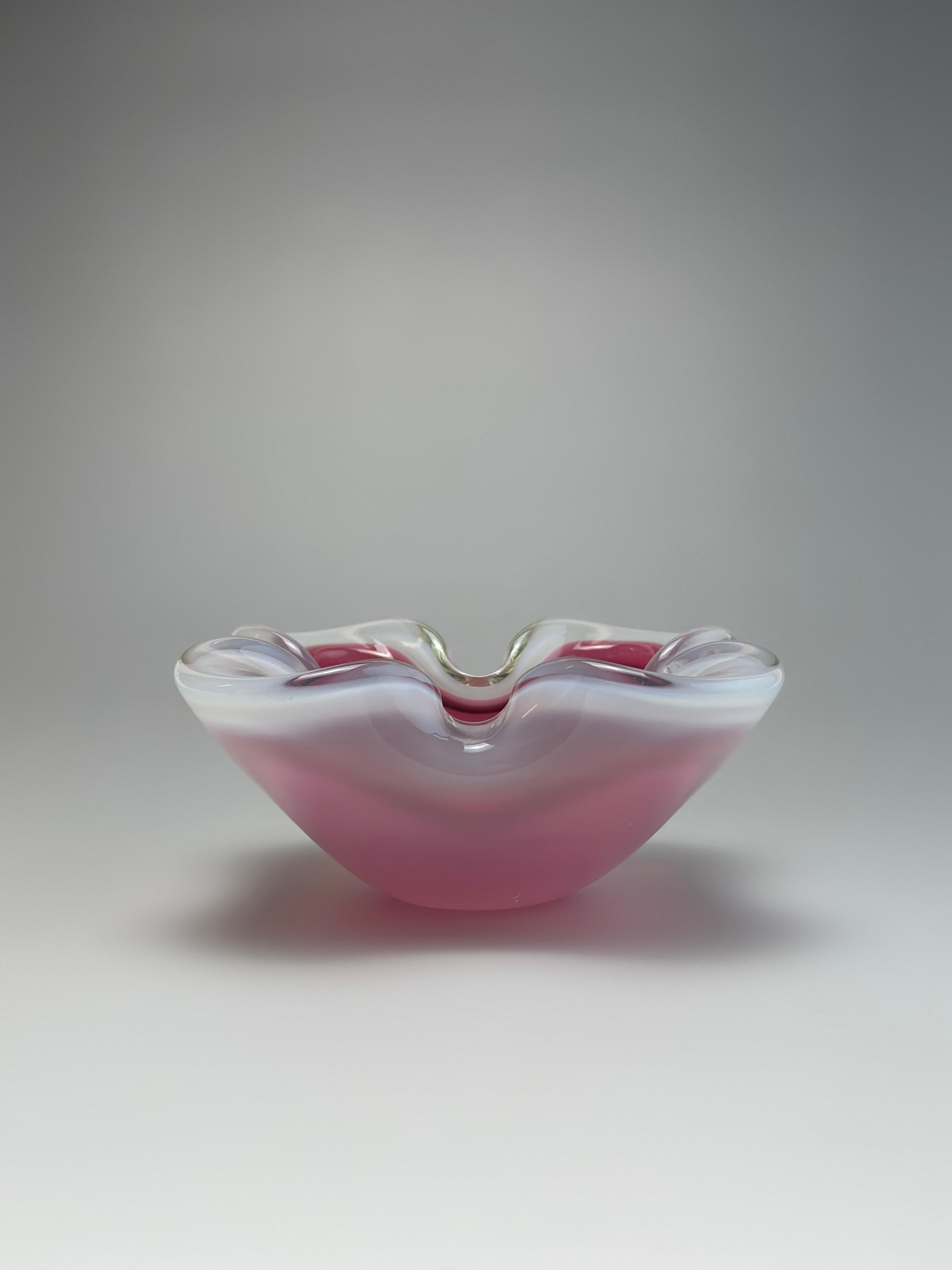Murano Glass Archimede Seguso Pink and White Alabastro Sommerso Glass Bowl, Murano, 1960s For Sale