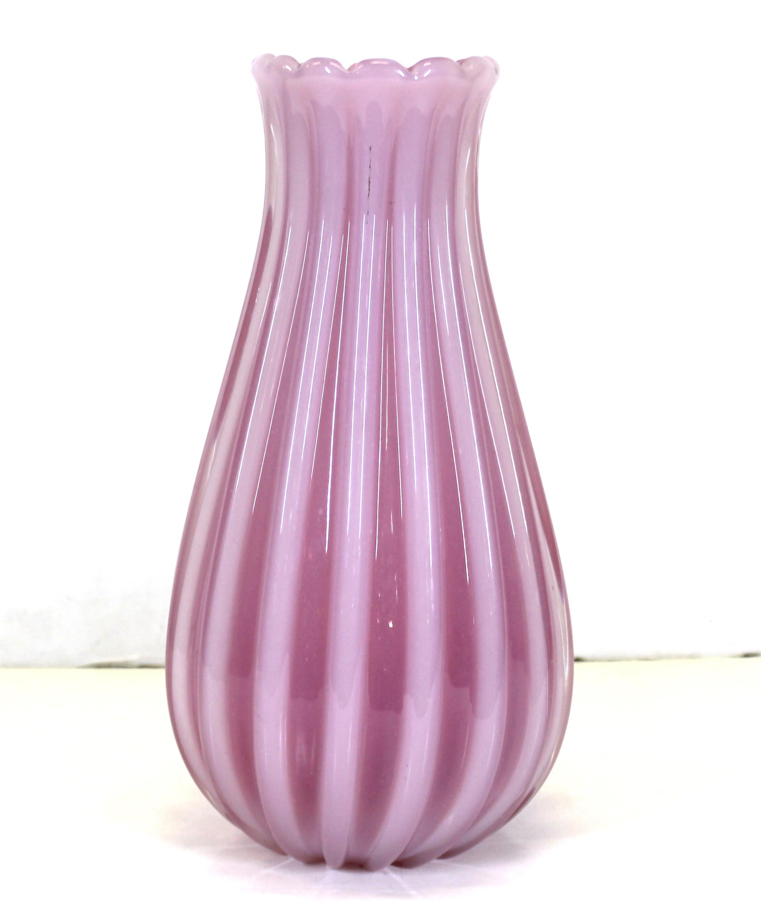 Italian Murano glass vase in pink channeled glass, created by Archimede Seguso during the 1940s. The piece is in great vintage condition with age-appropriate wear.