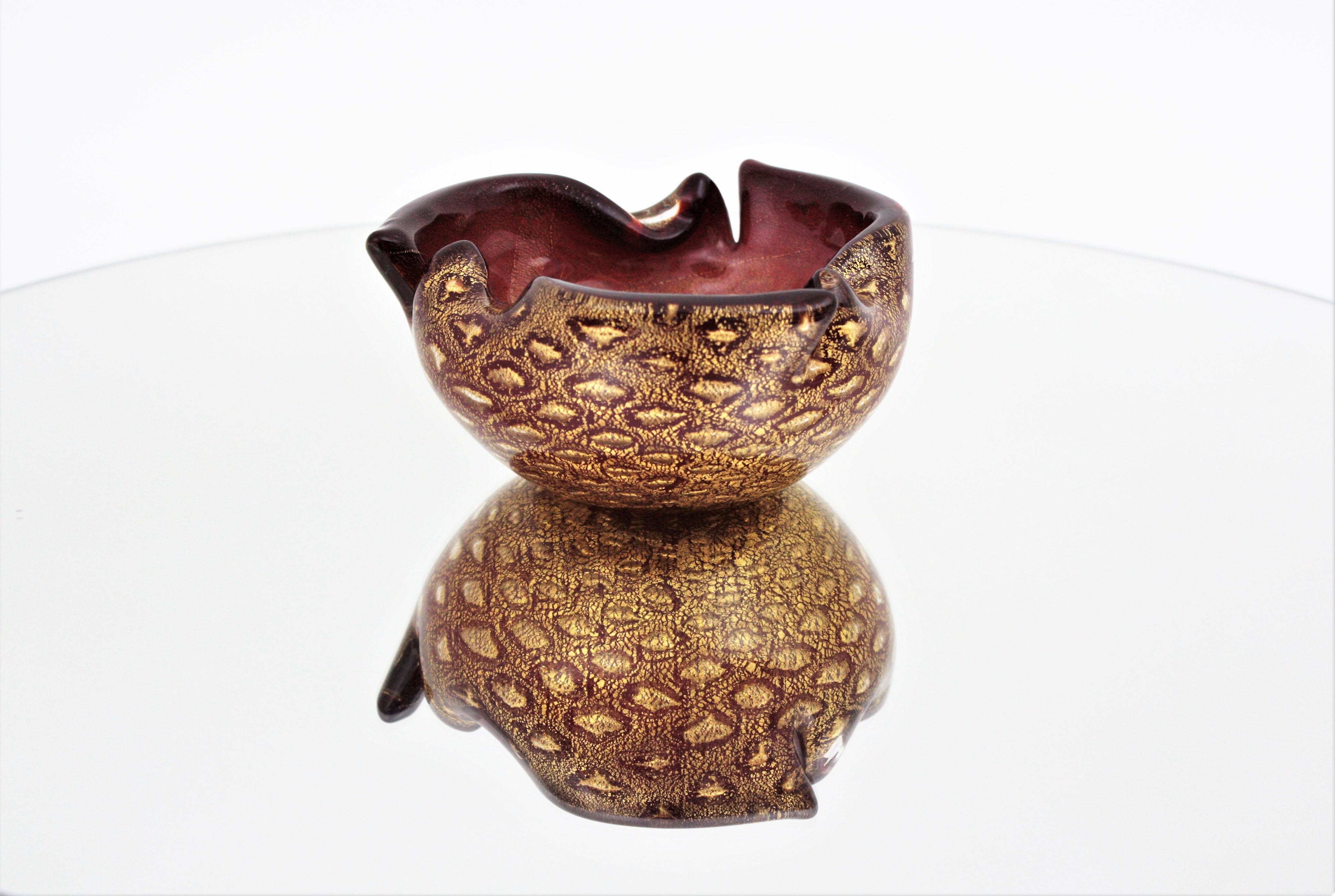 Mid-Century Modern Archimede Seguso Burgundy Red Gold Flecks Bullicante Italian Art Glass Bowl For Sale