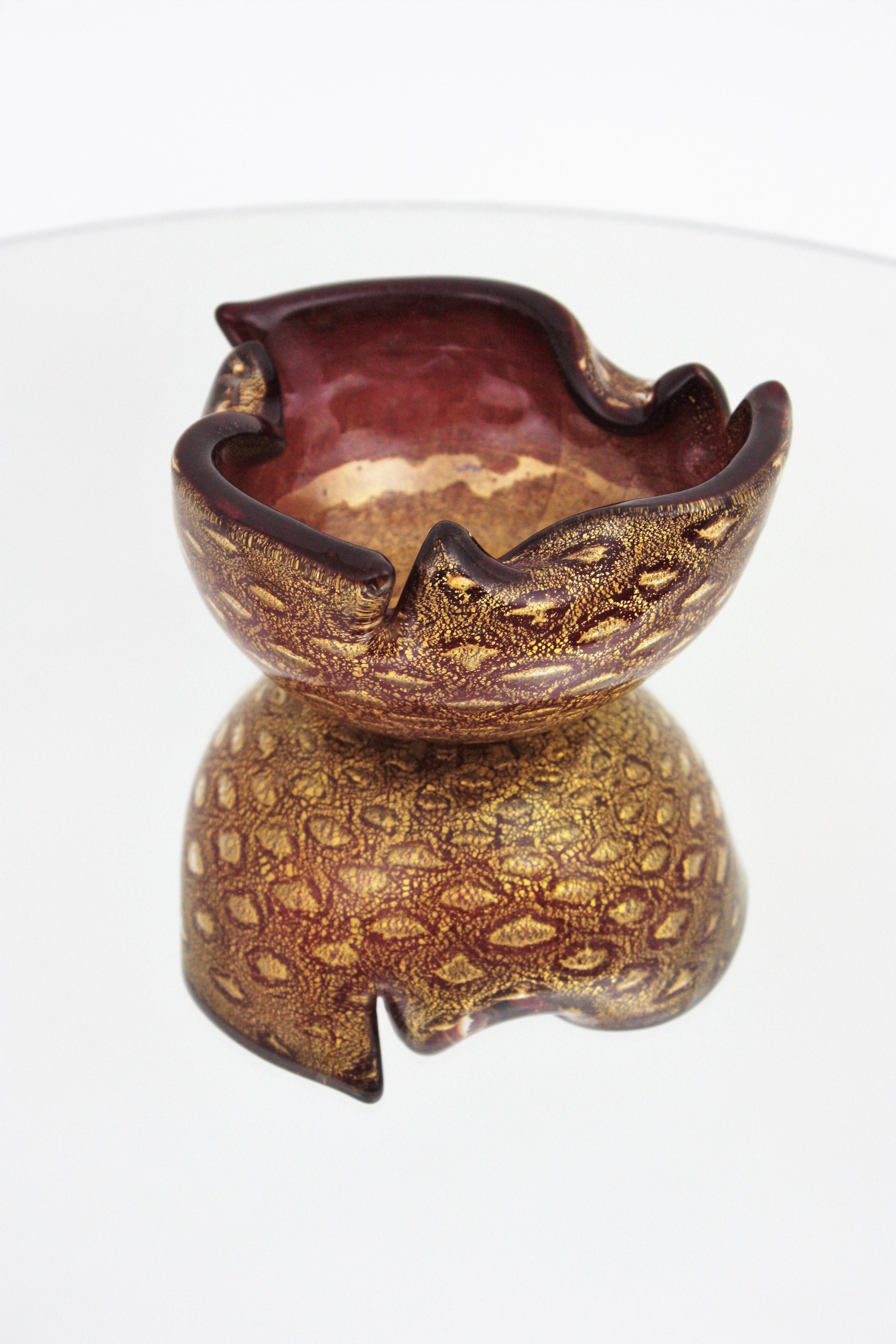 Archimede Seguso Burgundy Red Gold Flecks Bullicante Italian Art Glass Bowl For Sale 1