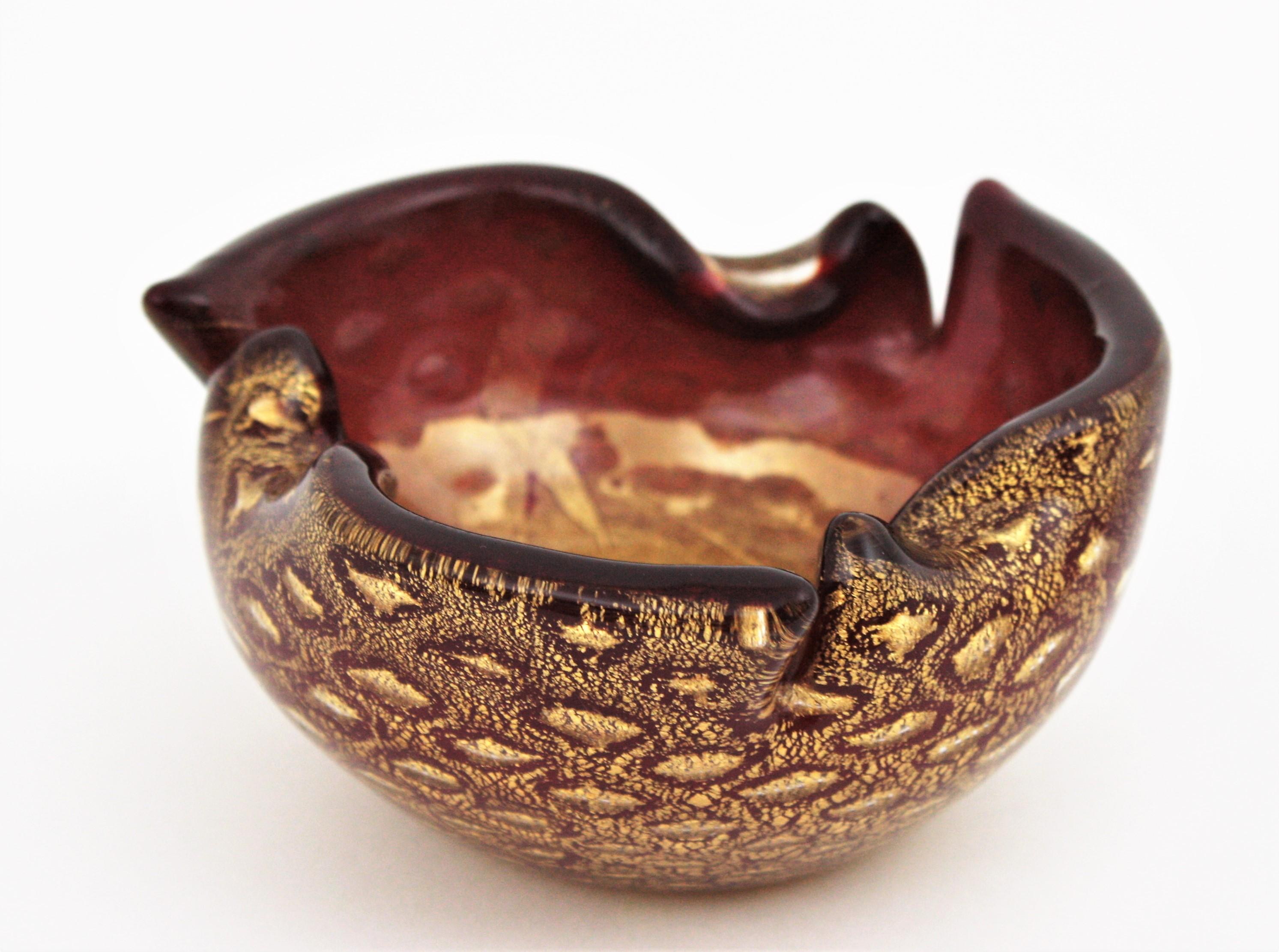 Archimede Seguso Burgundy Red Gold Flecks Bullicante Italian Art Glass Bowl For Sale 2