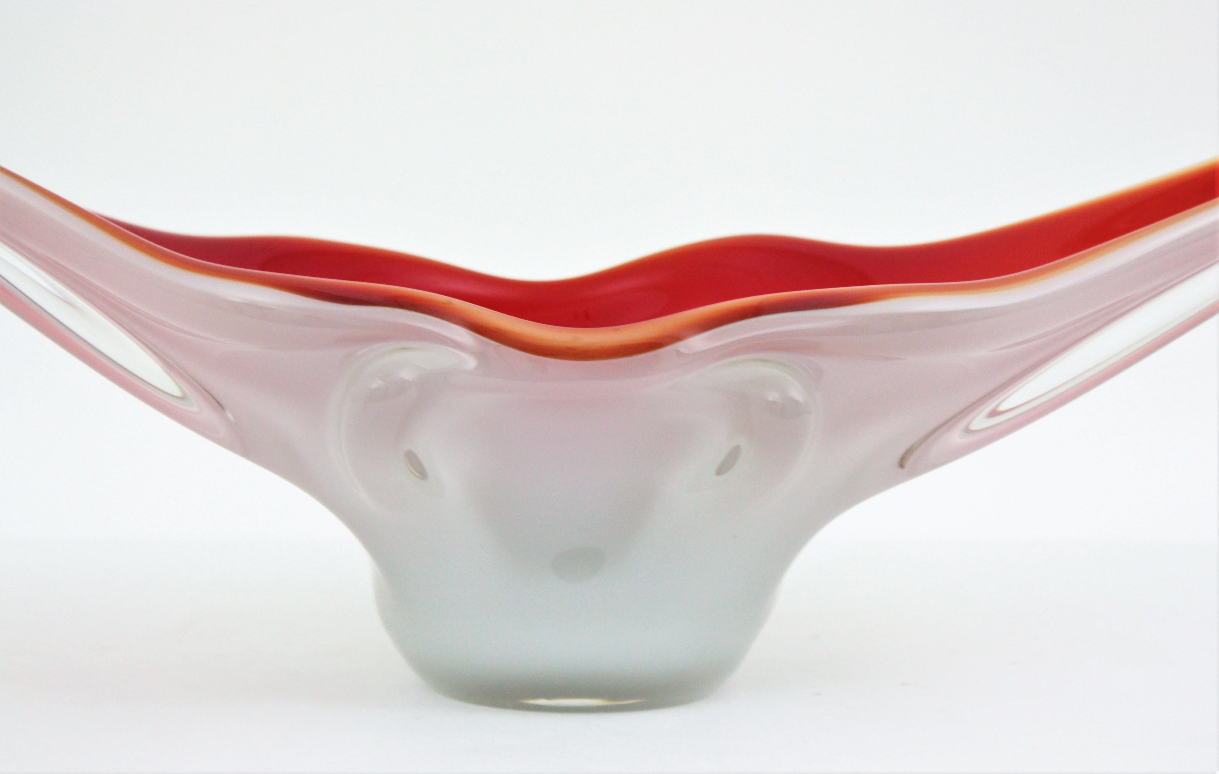 Bol de centre de table en verre de Murano Archimede Seguso à motif lèvres rouges en vente 3