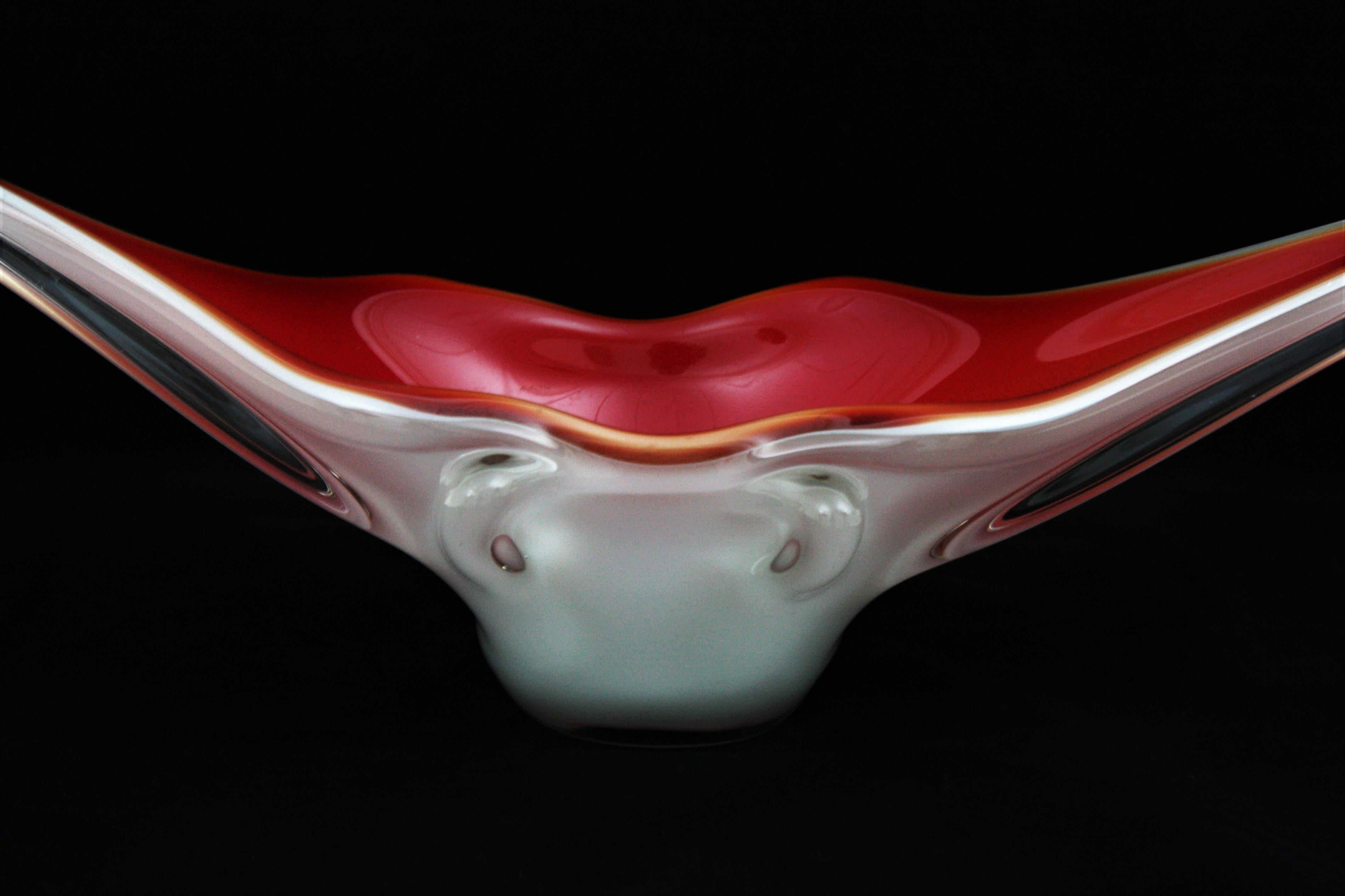 Bol de centre de table en verre de Murano Archimede Seguso à motif lèvres rouges en vente 2