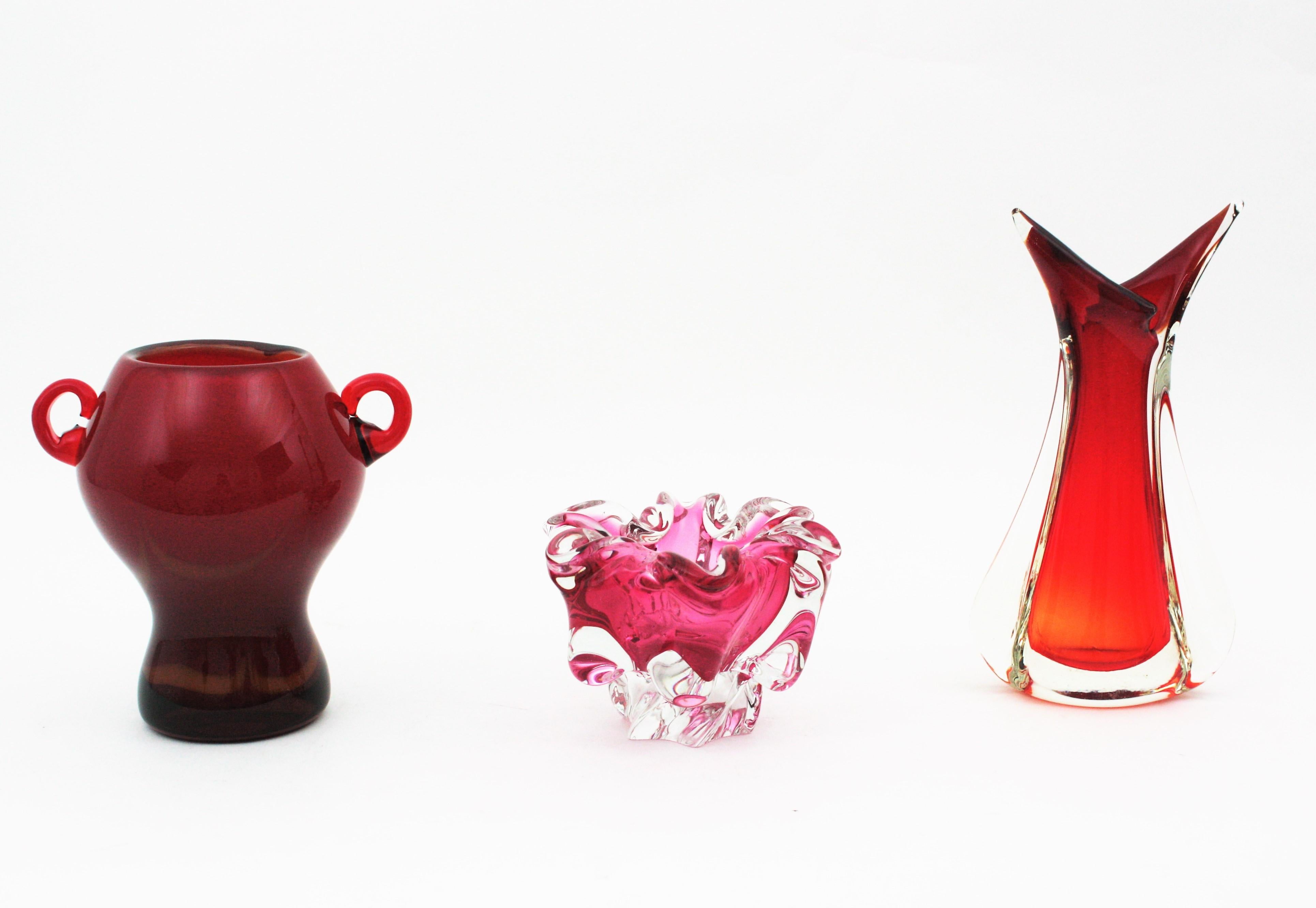 Vase en verre d'art rouge caramel avec poignées, Archimede Seguso, Italie, années 1950 en vente 3