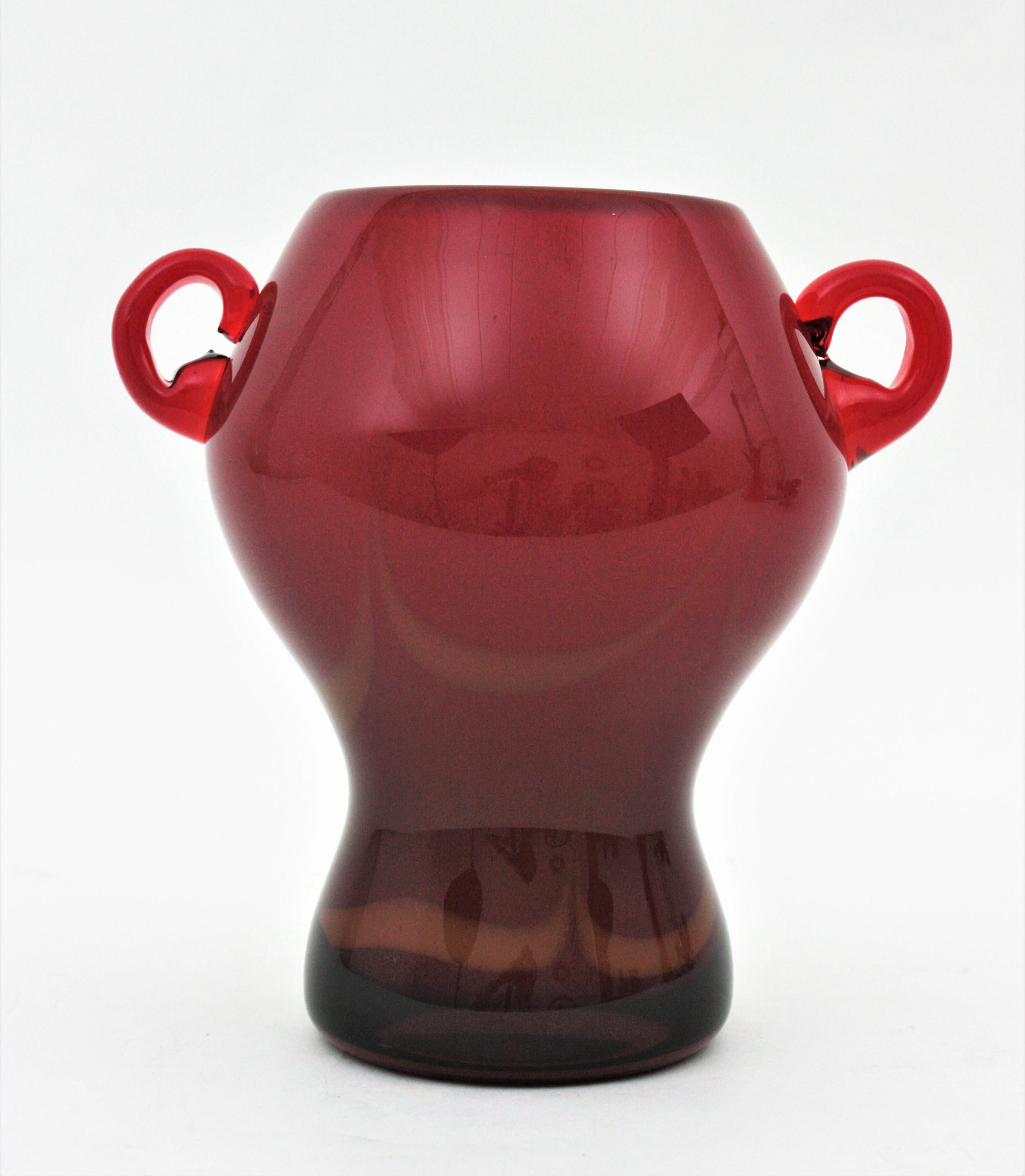 Italian Archimede Seguso Red Toffee Art Glass Vase with Handles, Italy, 1950s For Sale