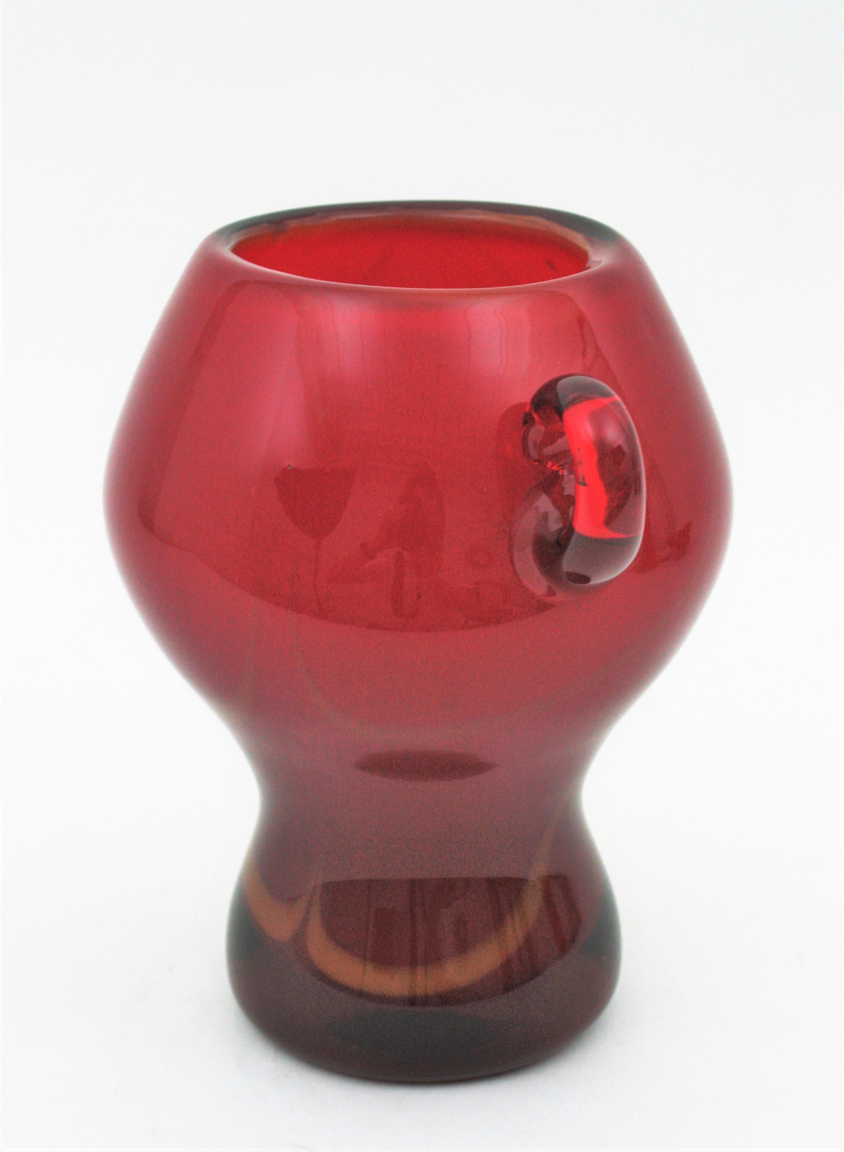 20th Century Archimede Seguso Red Toffee Art Glass Vase with Handles, Italy, 1950s For Sale
