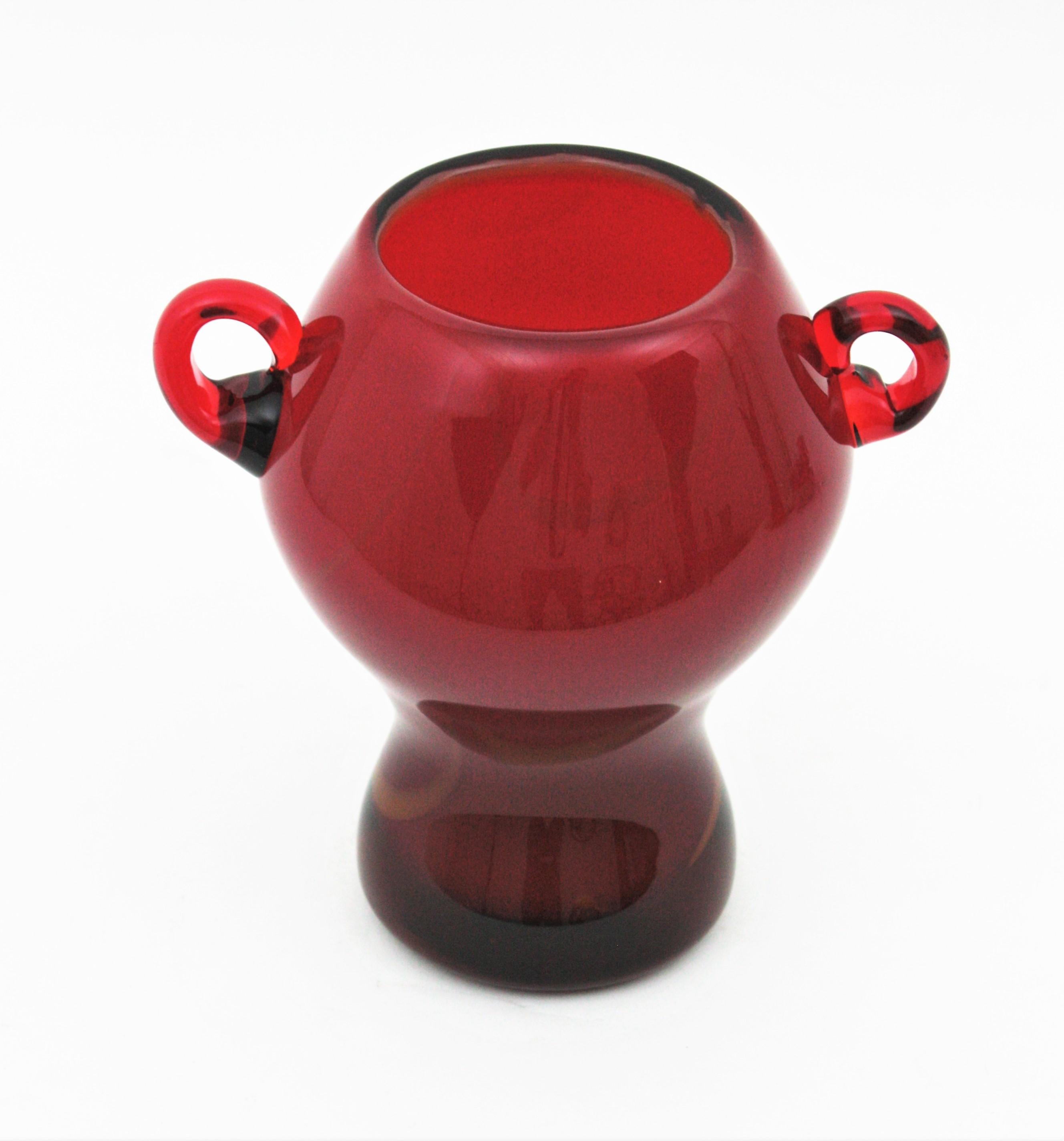 Archimede Seguso Red Toffee Art Glass Vase with Handles, Italy, 1950s For Sale 1