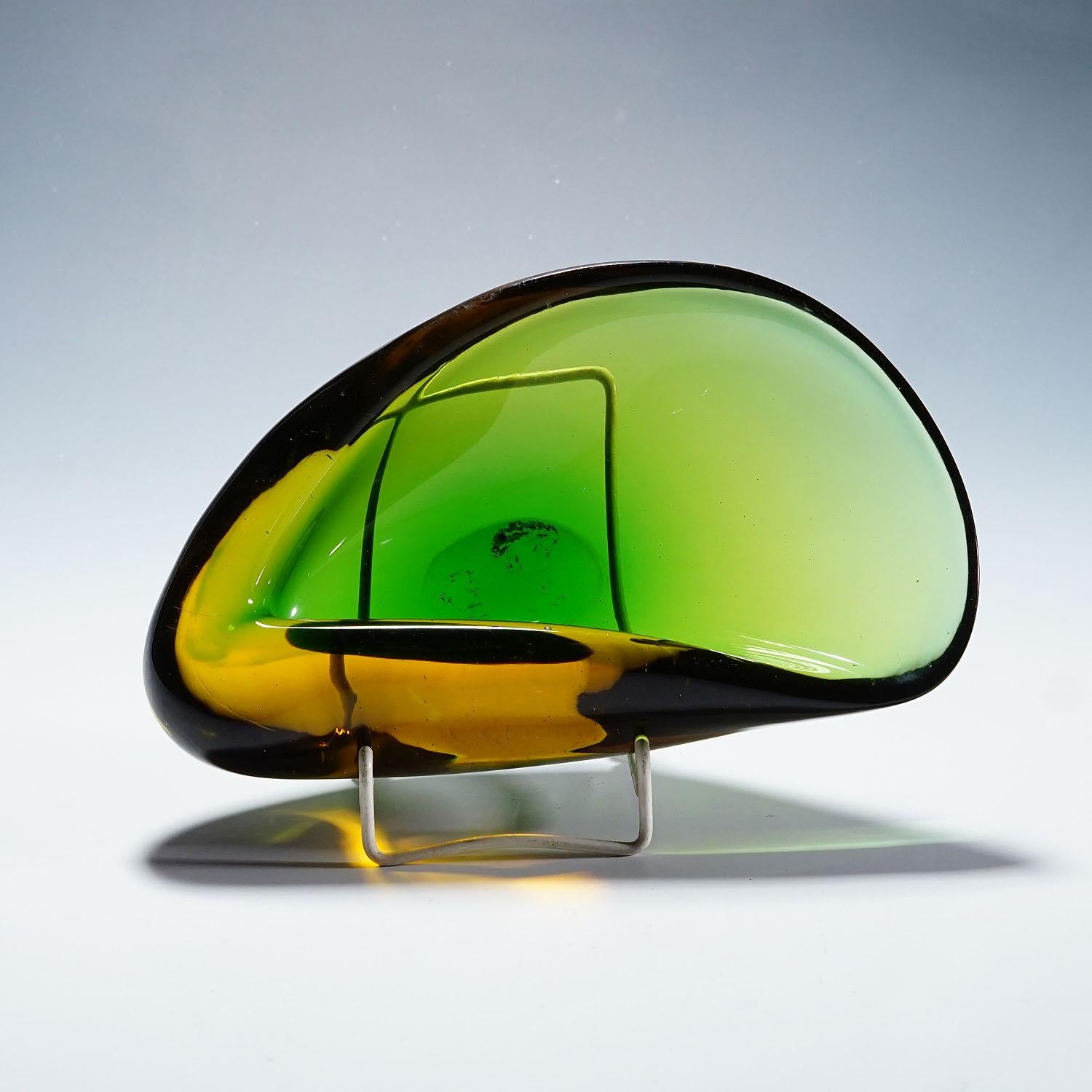 Milieu du XXe siècle Bol Sommerso Valva vert et jaune Archimede Seguso en vente