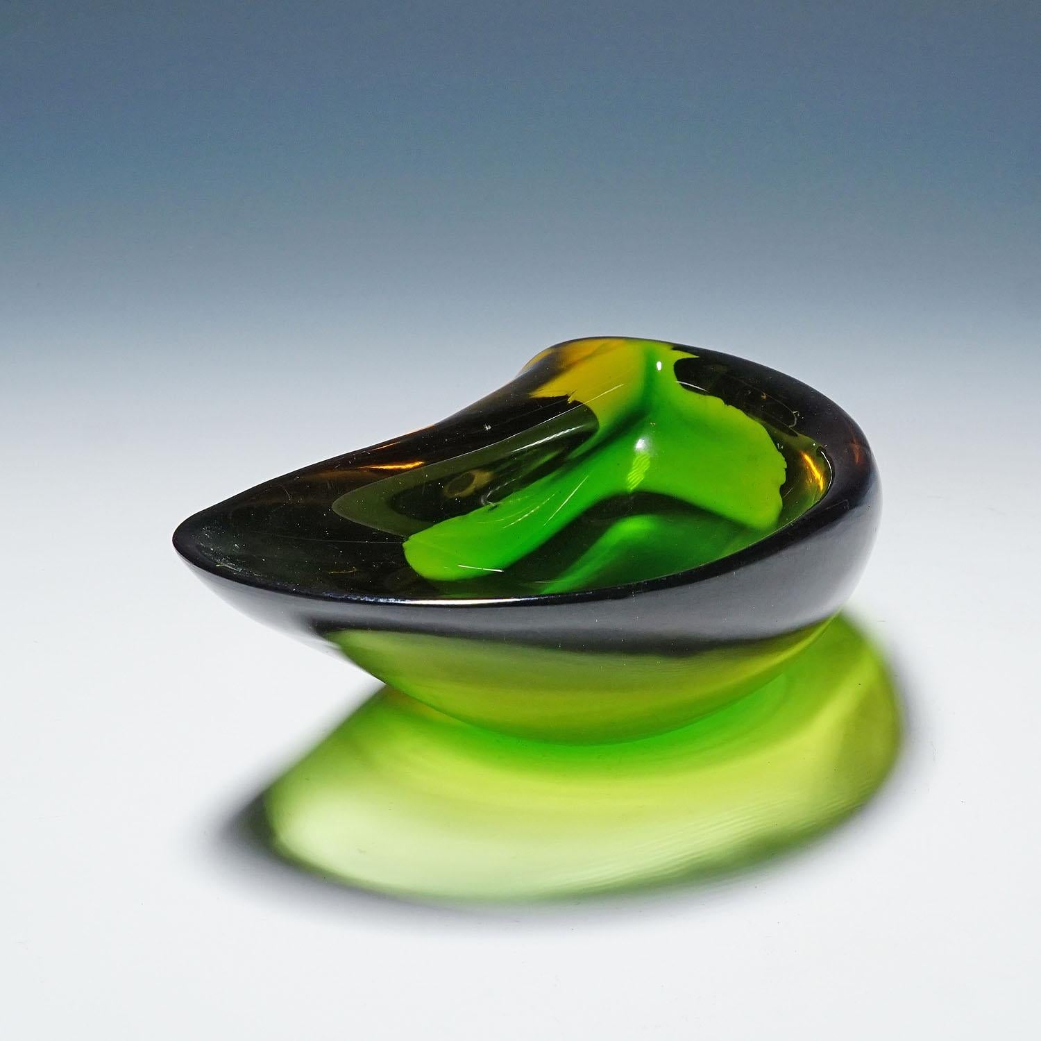 Verre d'art Bol Sommerso Valva vert et jaune Archimede Seguso en vente