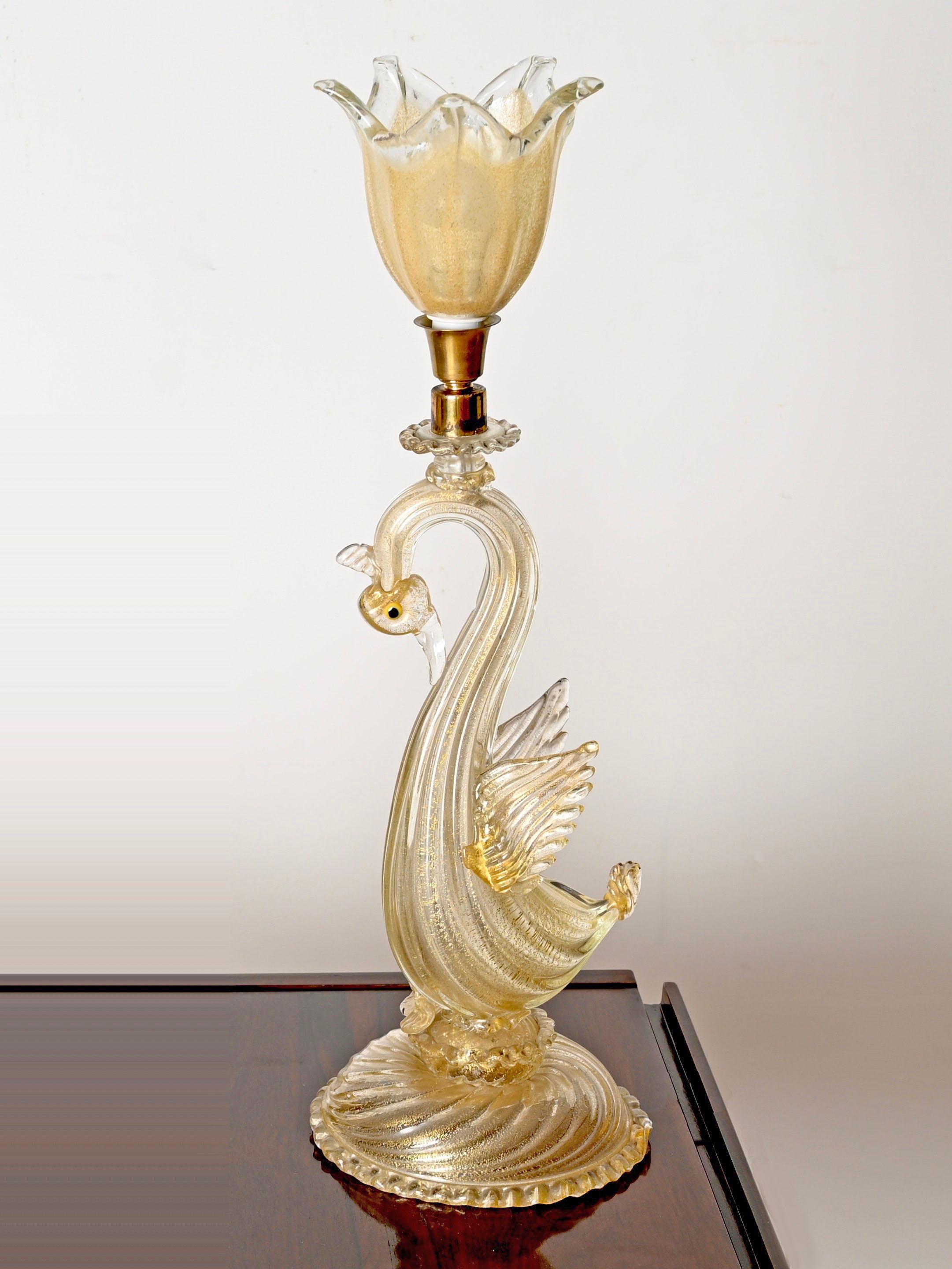 Mid-Century Modern Archimede Seguso Lampe de table Swan en verre doré 24k Murano, Italie années 1950 en vente