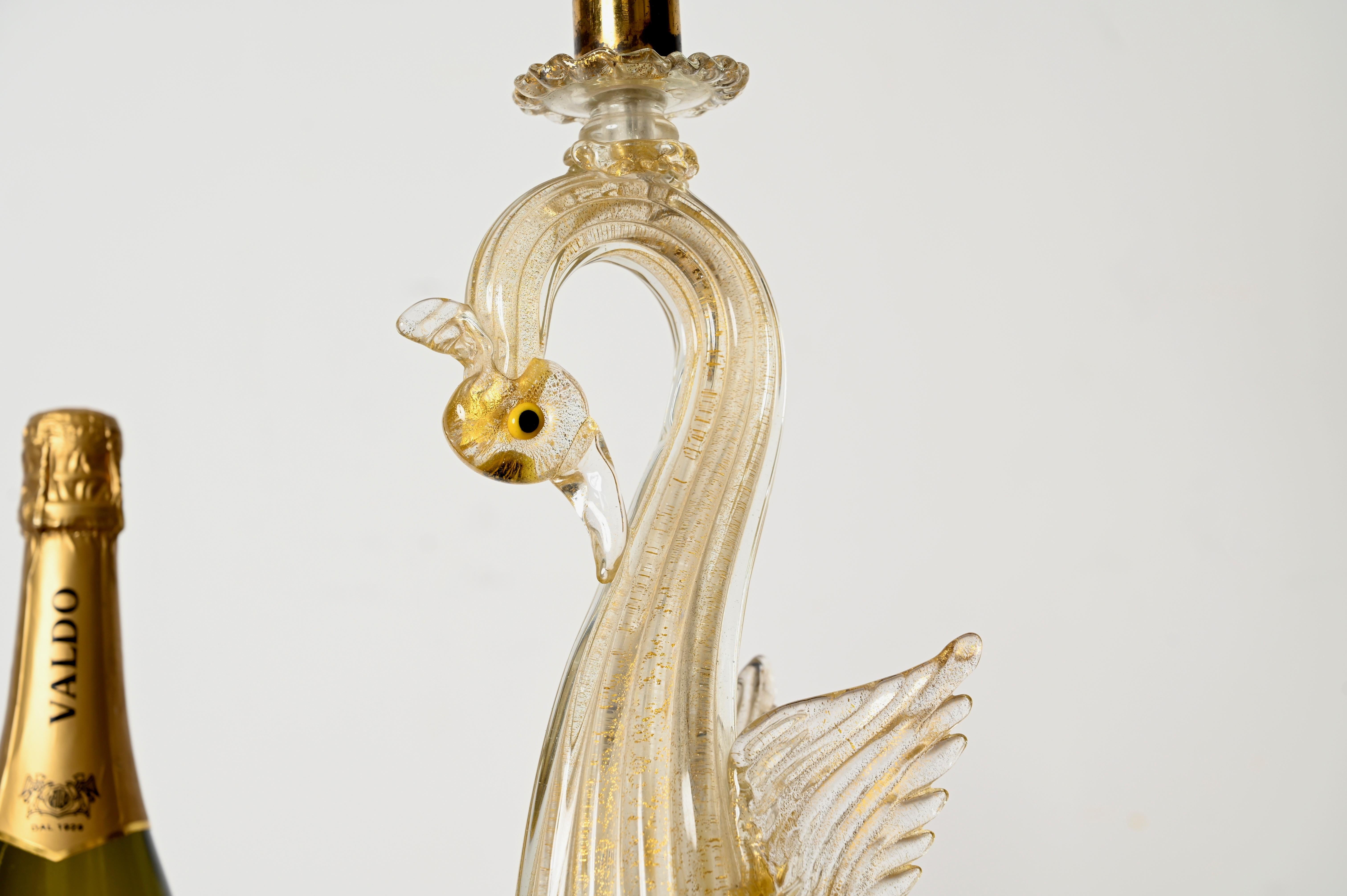 Fait main Archimede Seguso Lampe de table Swan en verre doré 24k Murano, Italie années 1950 en vente